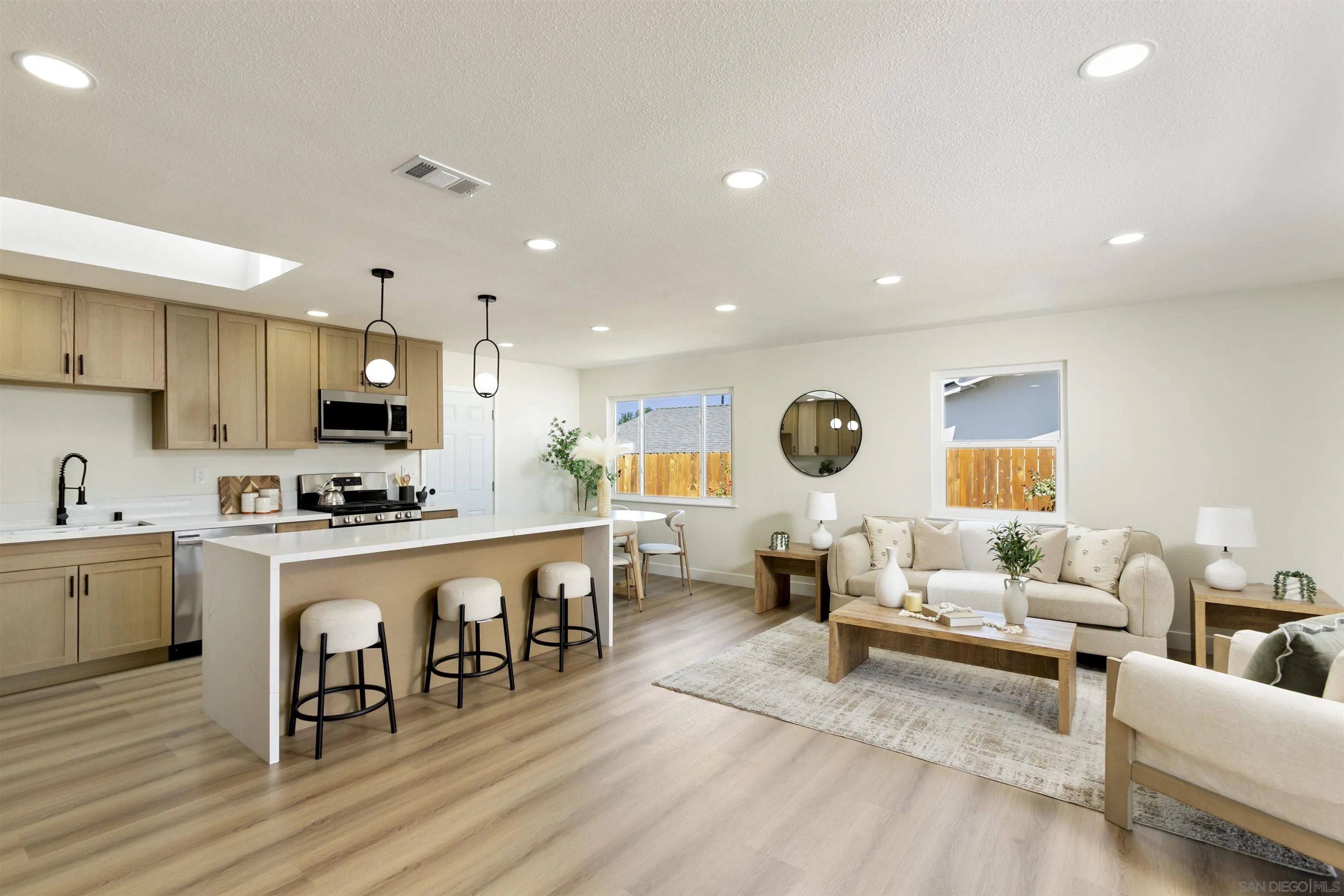 https://cdn.realtyfeed.com/cdn/127/260012104/36e14470592ce1e509d99c8ef8940695.webp