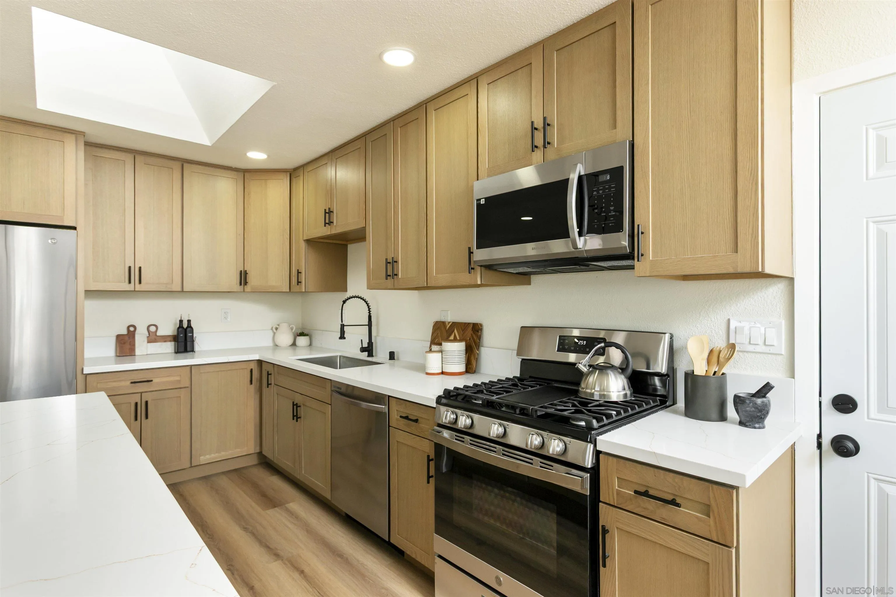 https://cdn.realtyfeed.com/cdn/127/260012104/41c5a9976e87de3e3ecc466b988fa142.webp