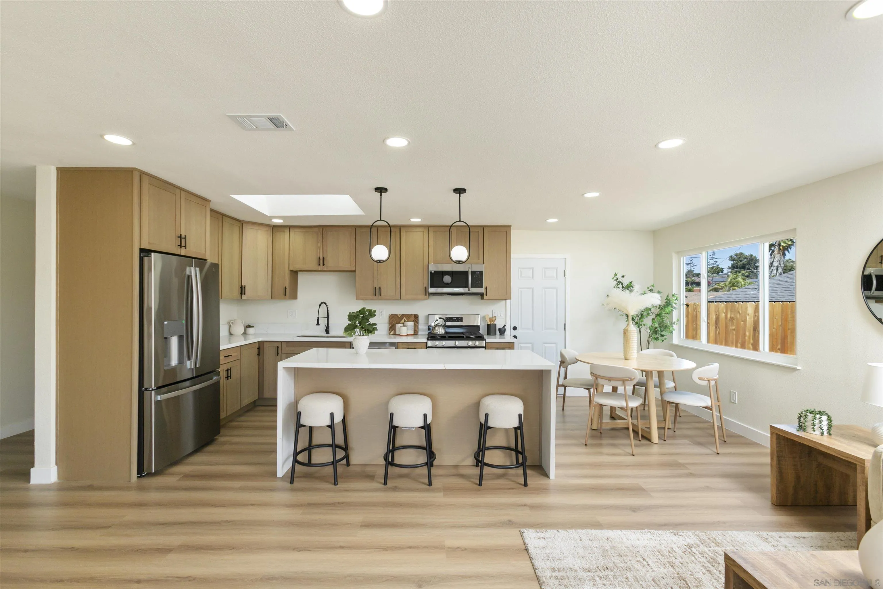 https://cdn.realtyfeed.com/cdn/127/260012104/746a57941779b708eee2f8bb53cb5637.webp