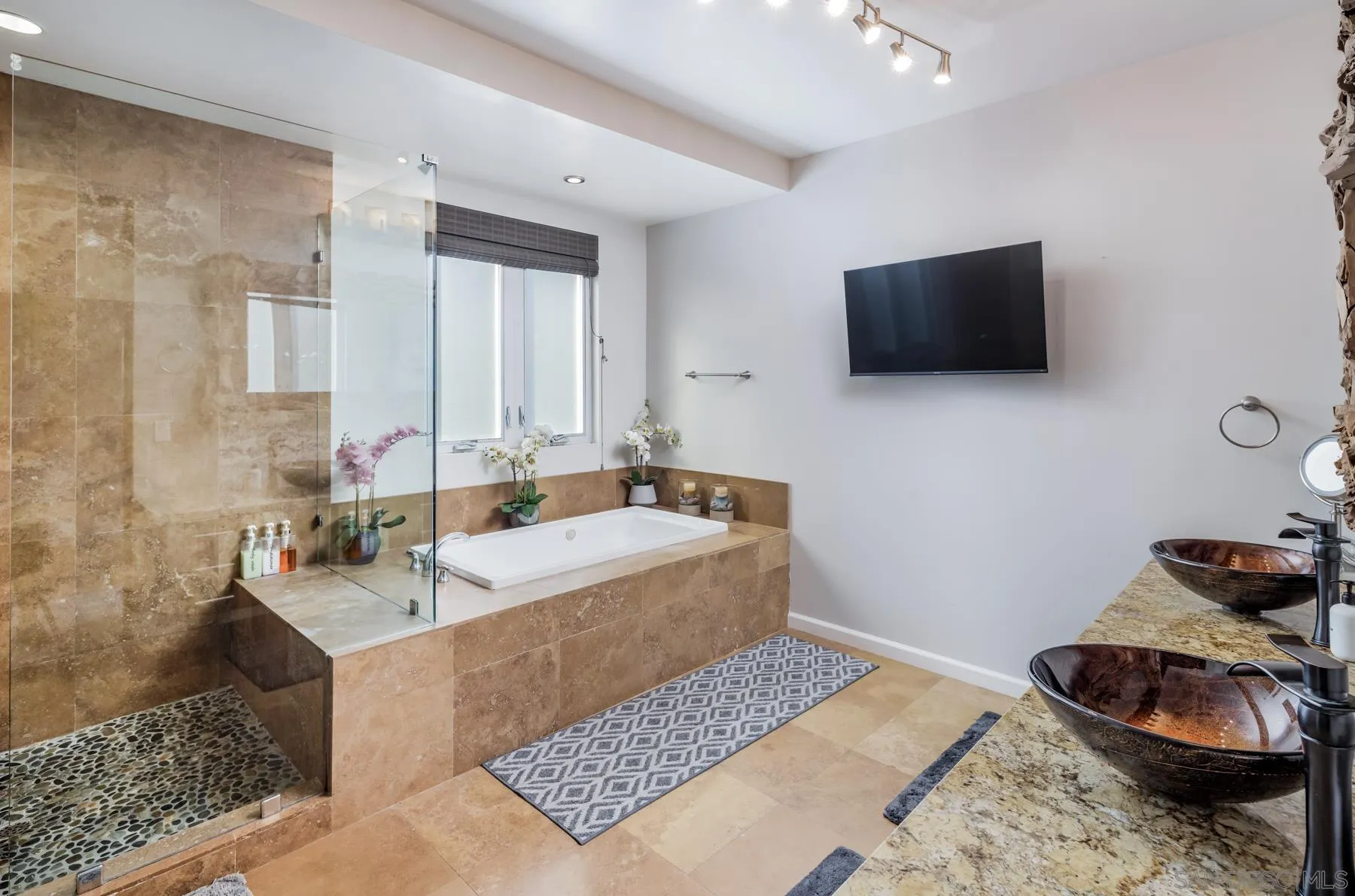 https://cdn.realtyfeed.com/cdn/127/260012110/eb3dd2339939f0ded805ab6a25a0e7d1.webp