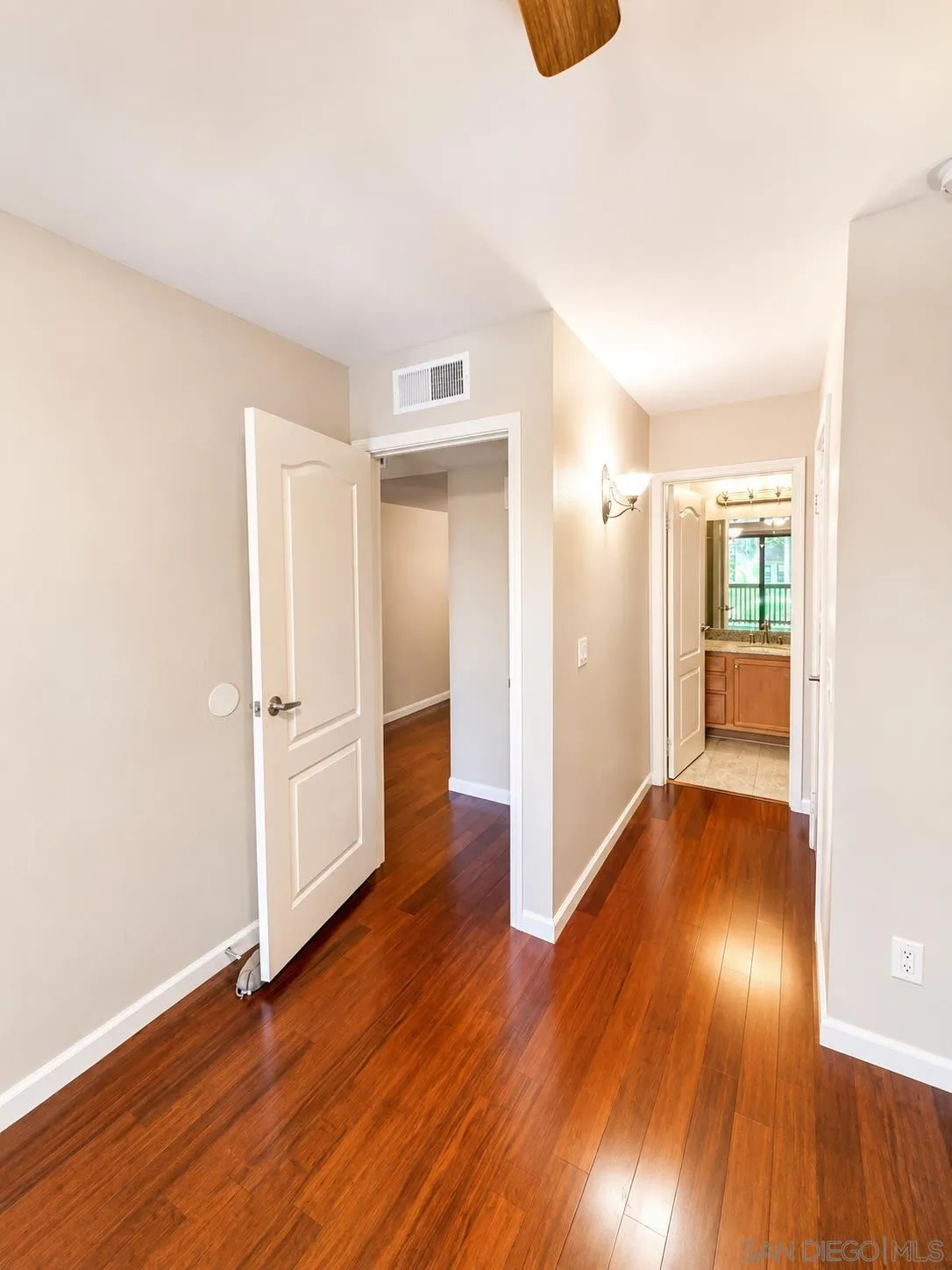 Photo #7: 260012113 Listing: Photo #7