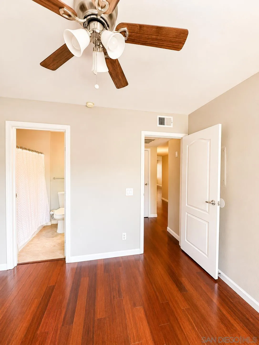 Photo #8: 260012113 Listing: Photo #8