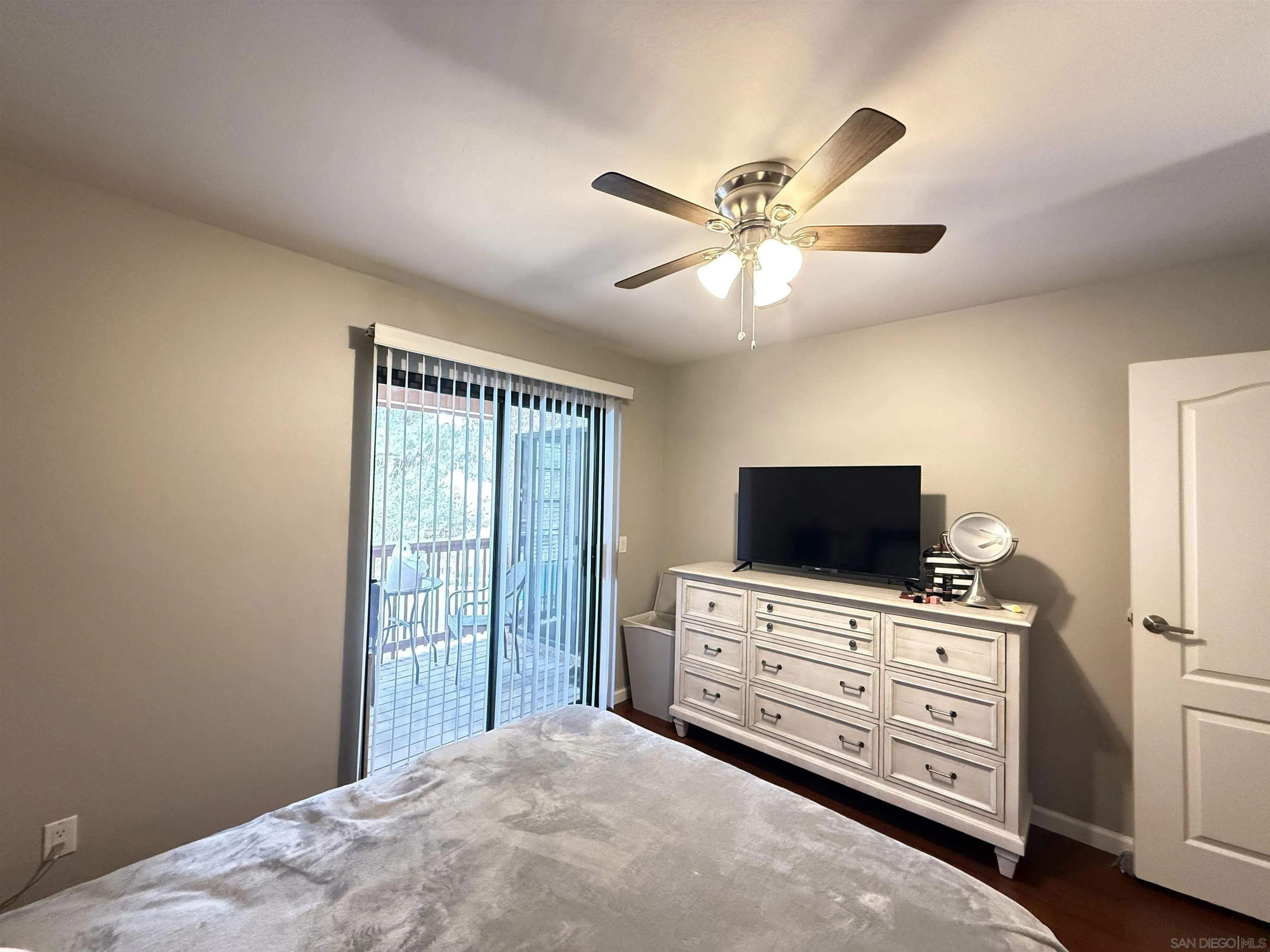 https://cdn.realtyfeed.com/cdn/127/260012113/946237409458796bf8f72dd12dffd541.webp