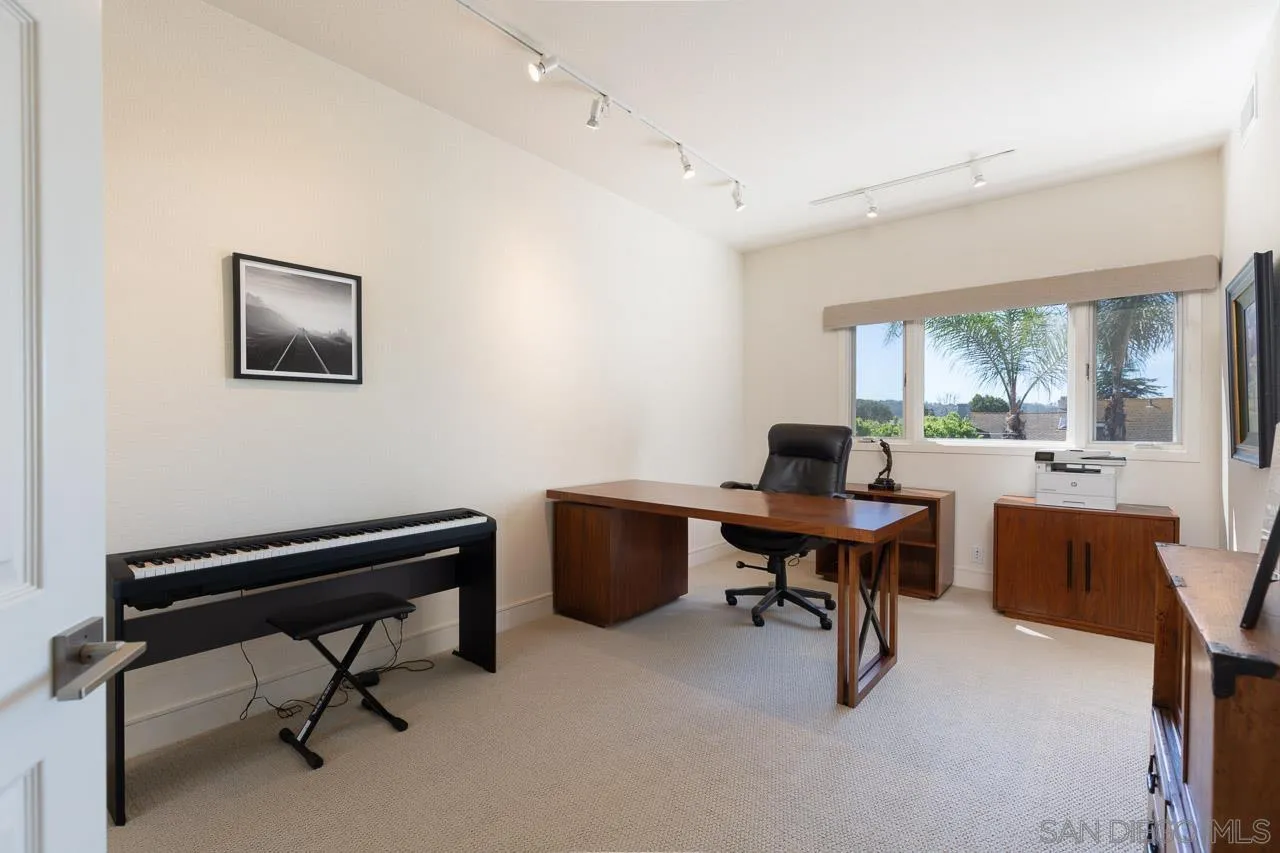 https://cdn.realtyfeed.com/cdn/127/260012115/1a95baf45775496fb9c51a857dc0087b.webp