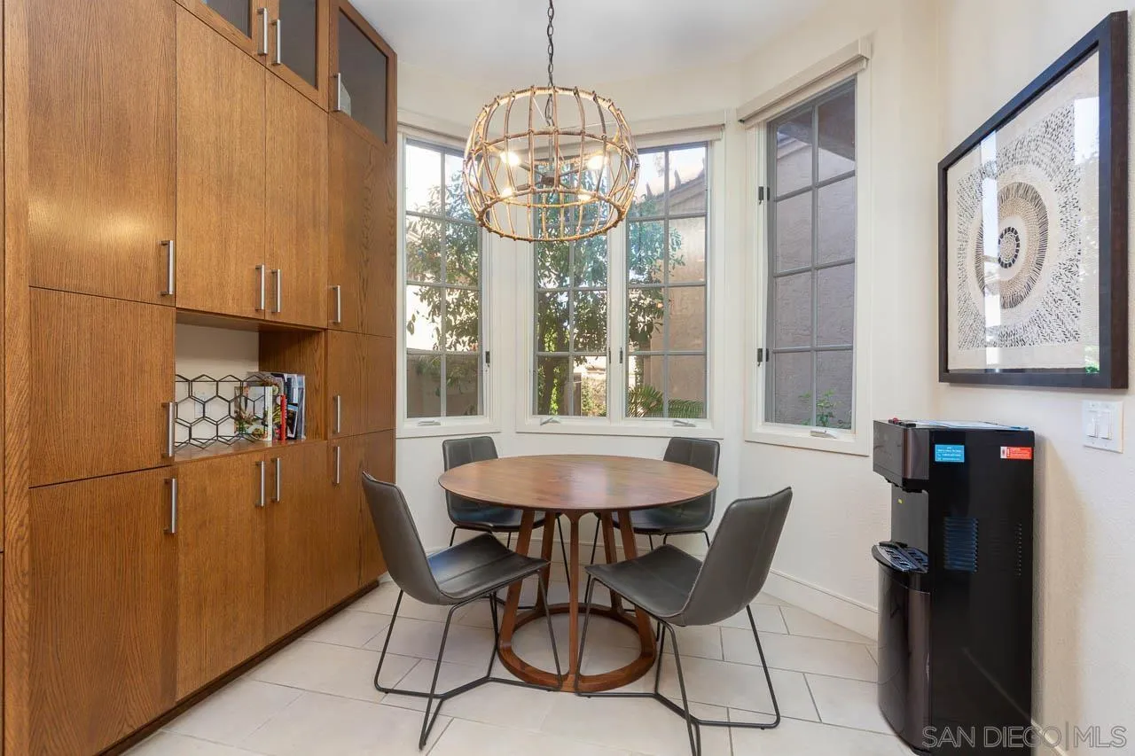 https://cdn.realtyfeed.com/cdn/127/260012115/7ba9d814fcf12abba24303372635cca0.webp