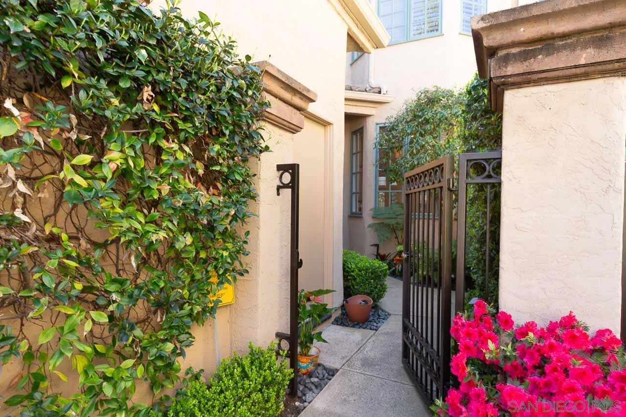 https://cdn.realtyfeed.com/cdn/127/260012115/ef8d70261a7f7d790651917af2ae3835.webp