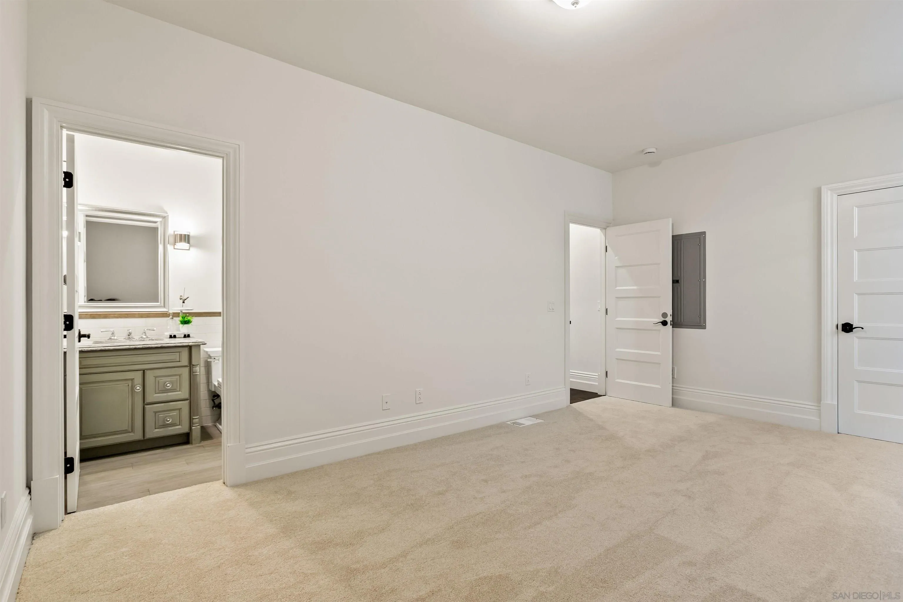 https://cdn.realtyfeed.com/cdn/127/260012118/21785efb1e3f63fd515ccd728f5b997b.webp
