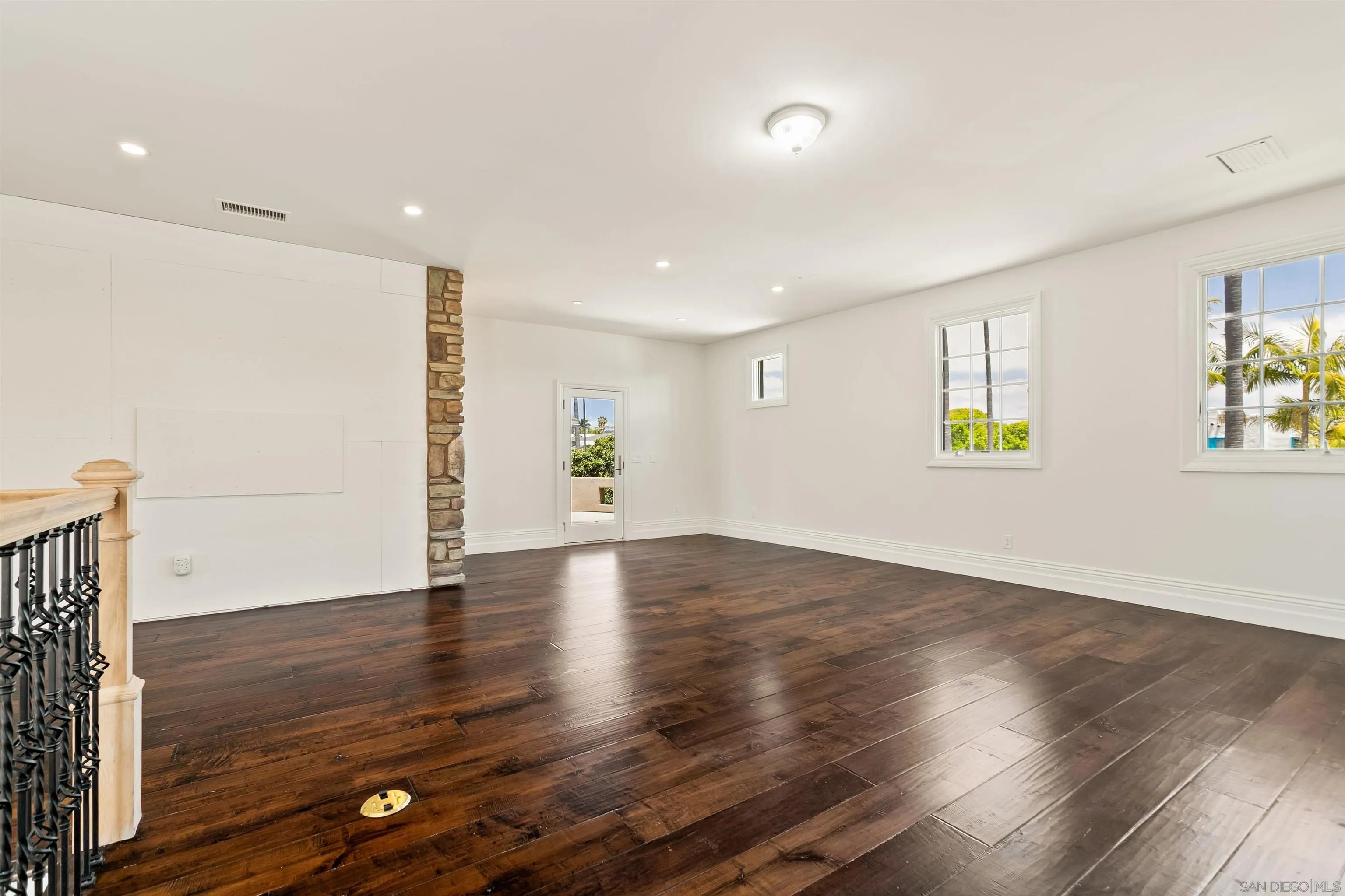 https://cdn.realtyfeed.com/cdn/127/260012118/2d9e44508c48058a015b835d5d2b5b4d.webp