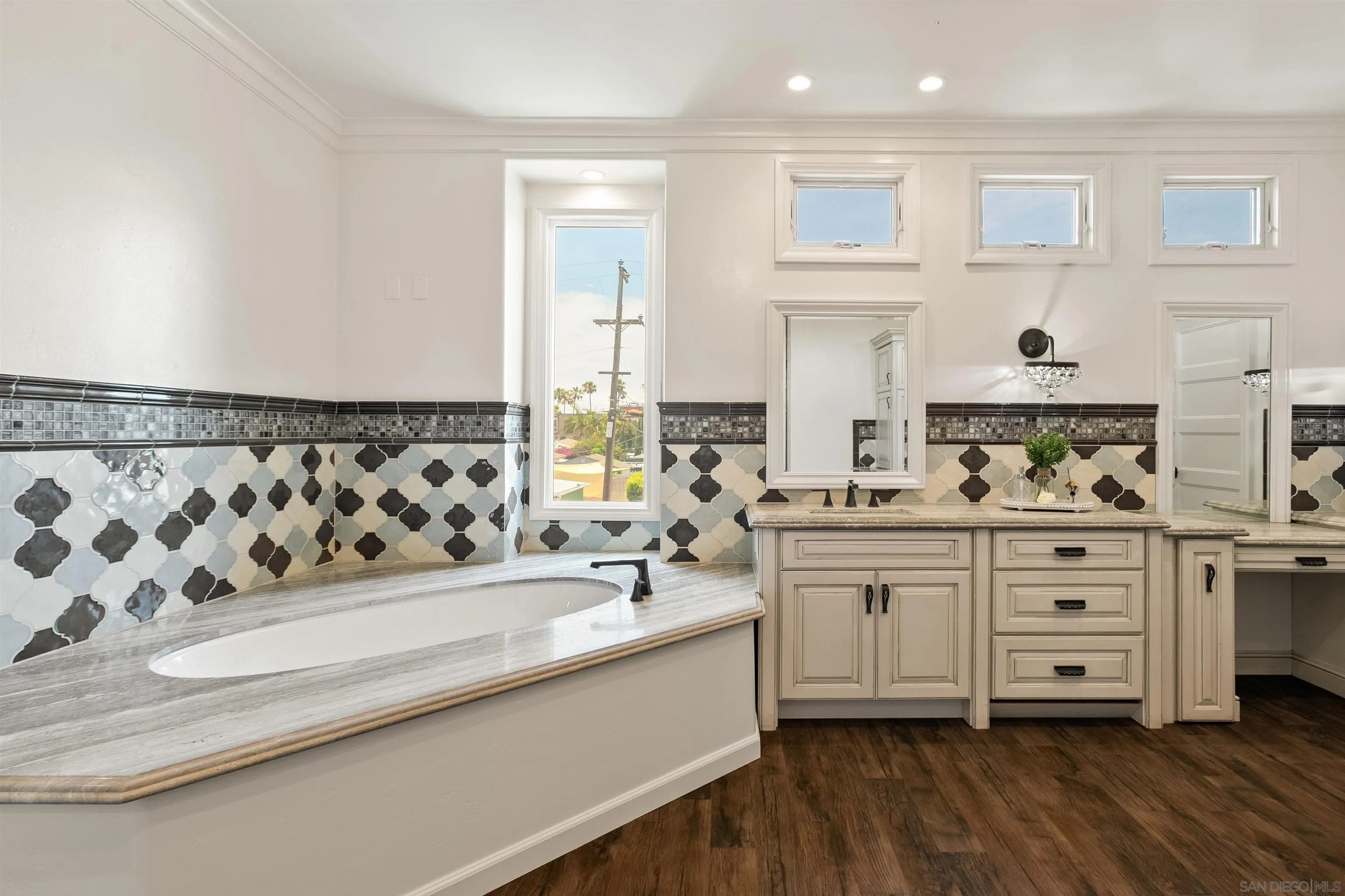 https://cdn.realtyfeed.com/cdn/127/260012118/3f8990f7bf030956b38e676e2480825e.webp