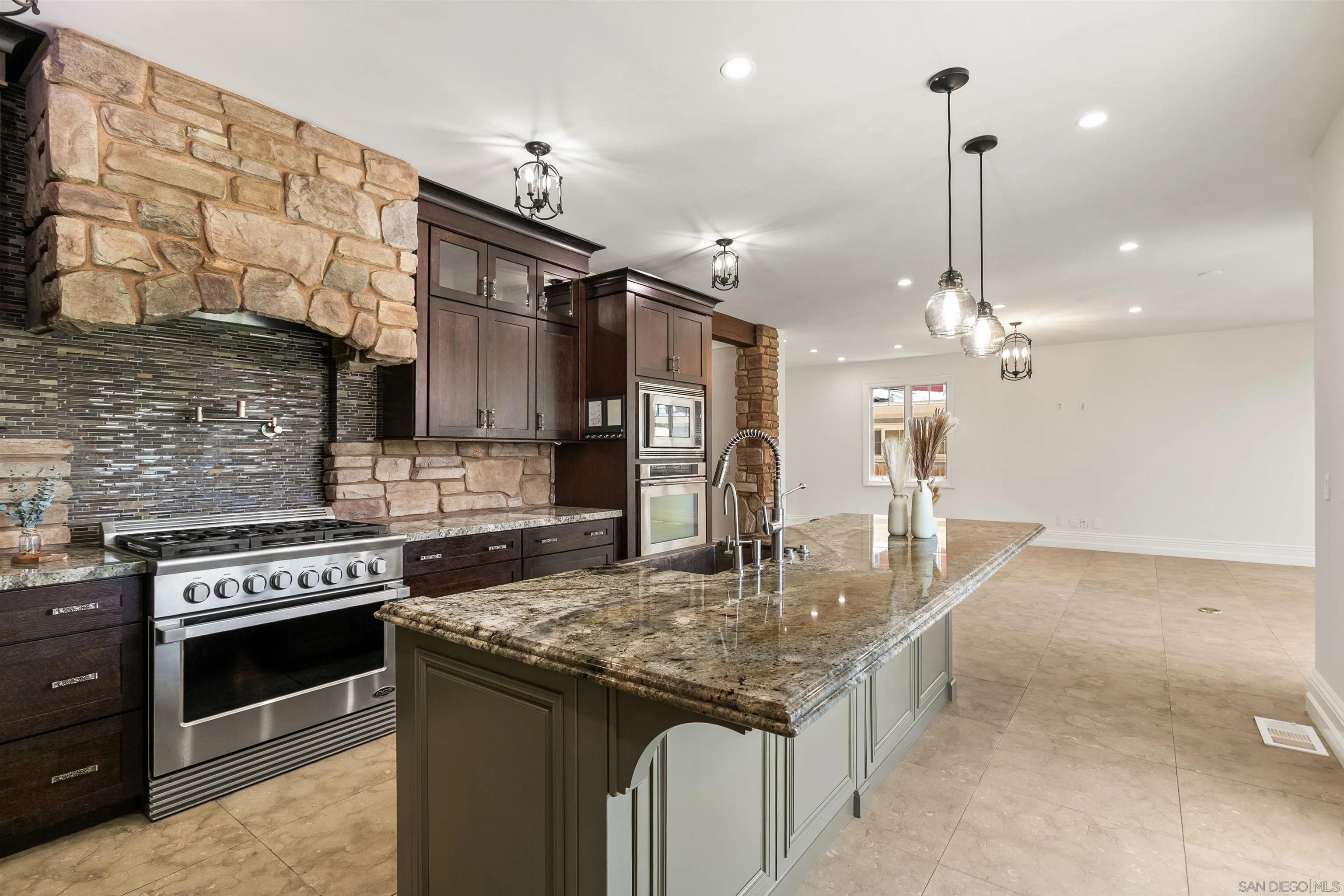 https://cdn.realtyfeed.com/cdn/127/260012118/4859ba321fa0e220aeb52da34b5452a3.webp