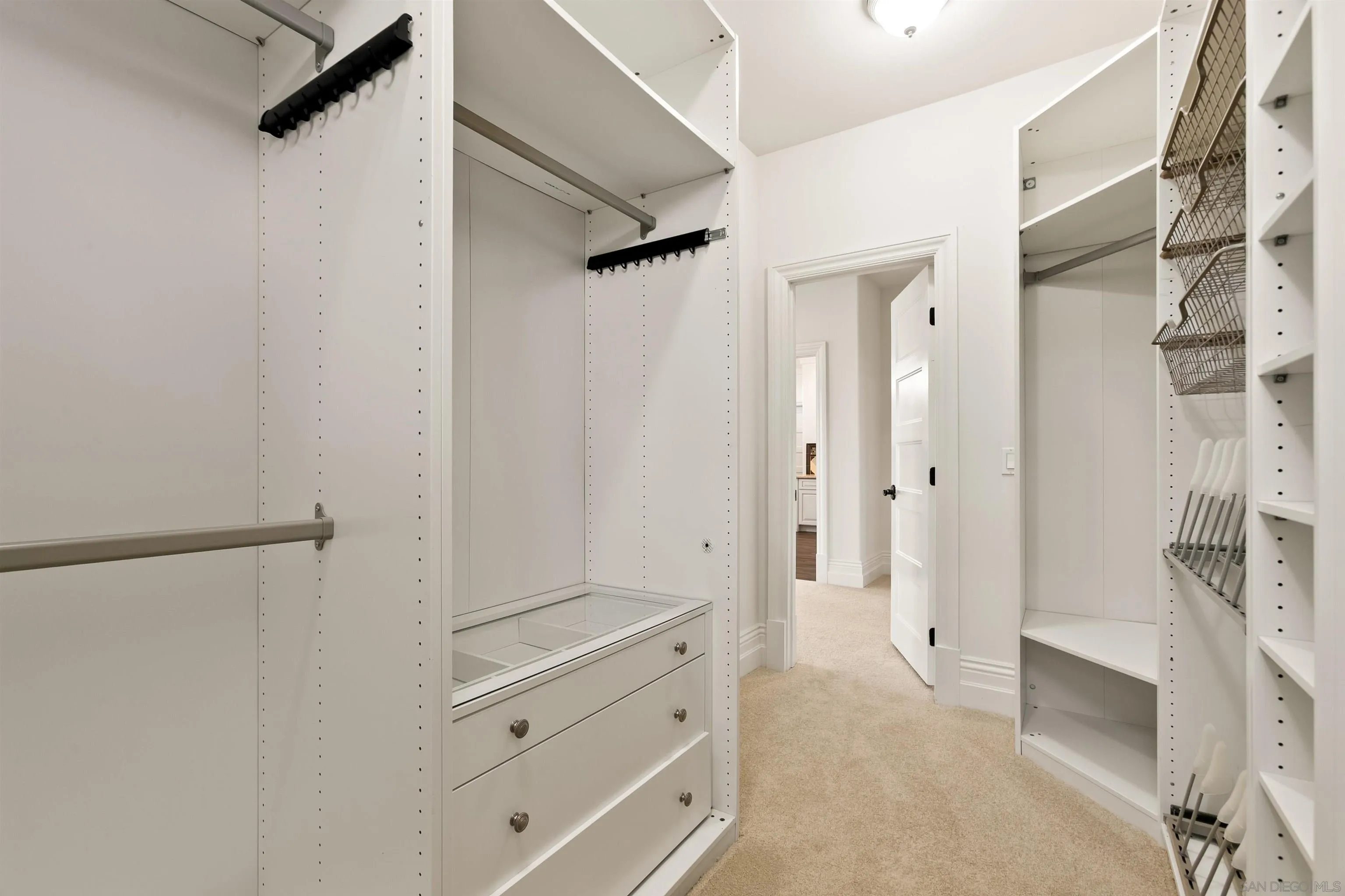 https://cdn.realtyfeed.com/cdn/127/260012118/4a2437be62f73102a2c471972e77ba05.webp