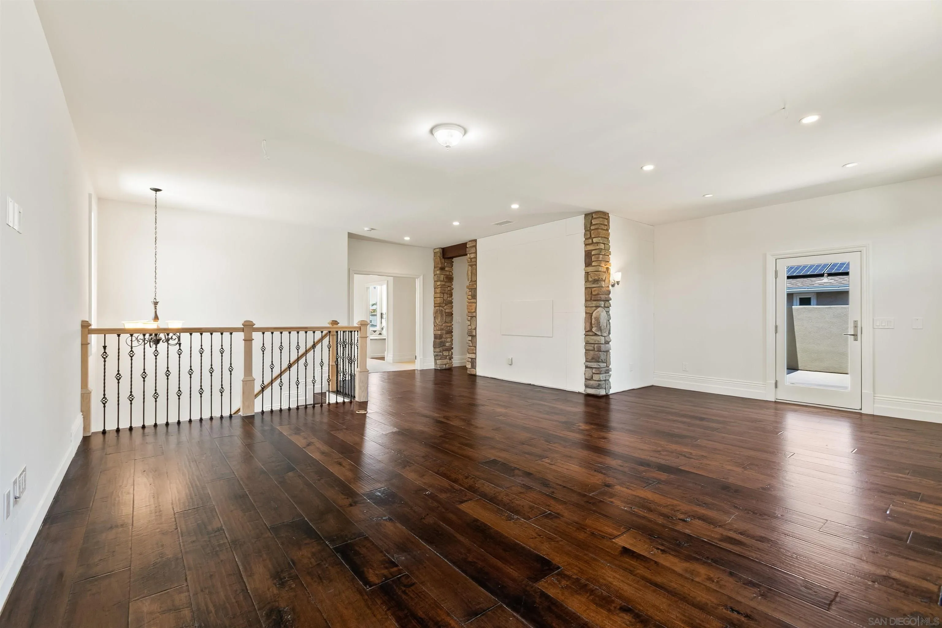 https://cdn.realtyfeed.com/cdn/127/260012118/840c6cc02a2c61e9d34794ab693f0f3f.webp
