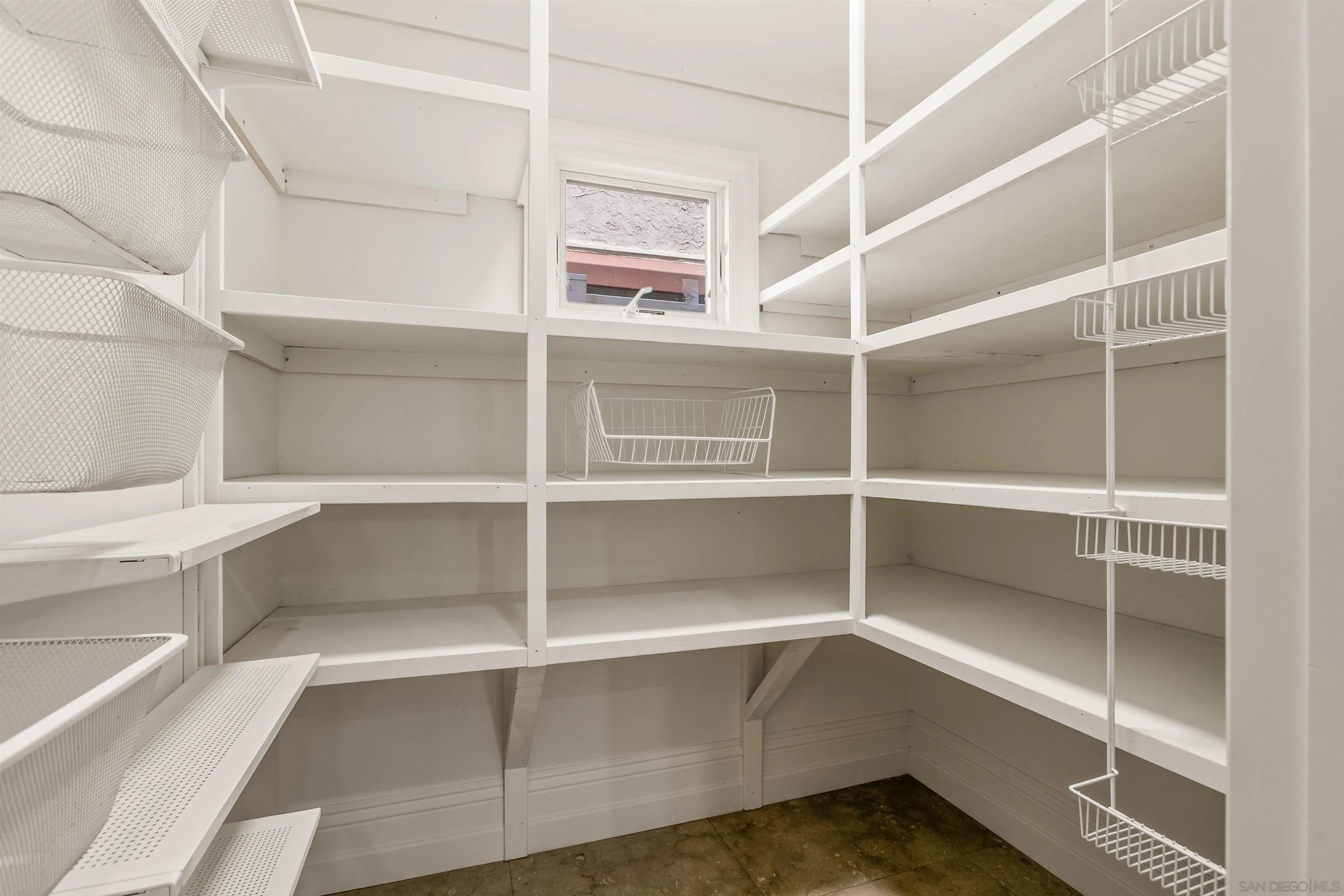 https://cdn.realtyfeed.com/cdn/127/260012118/91616eb87d360de7aab6e13abd64080d.webp