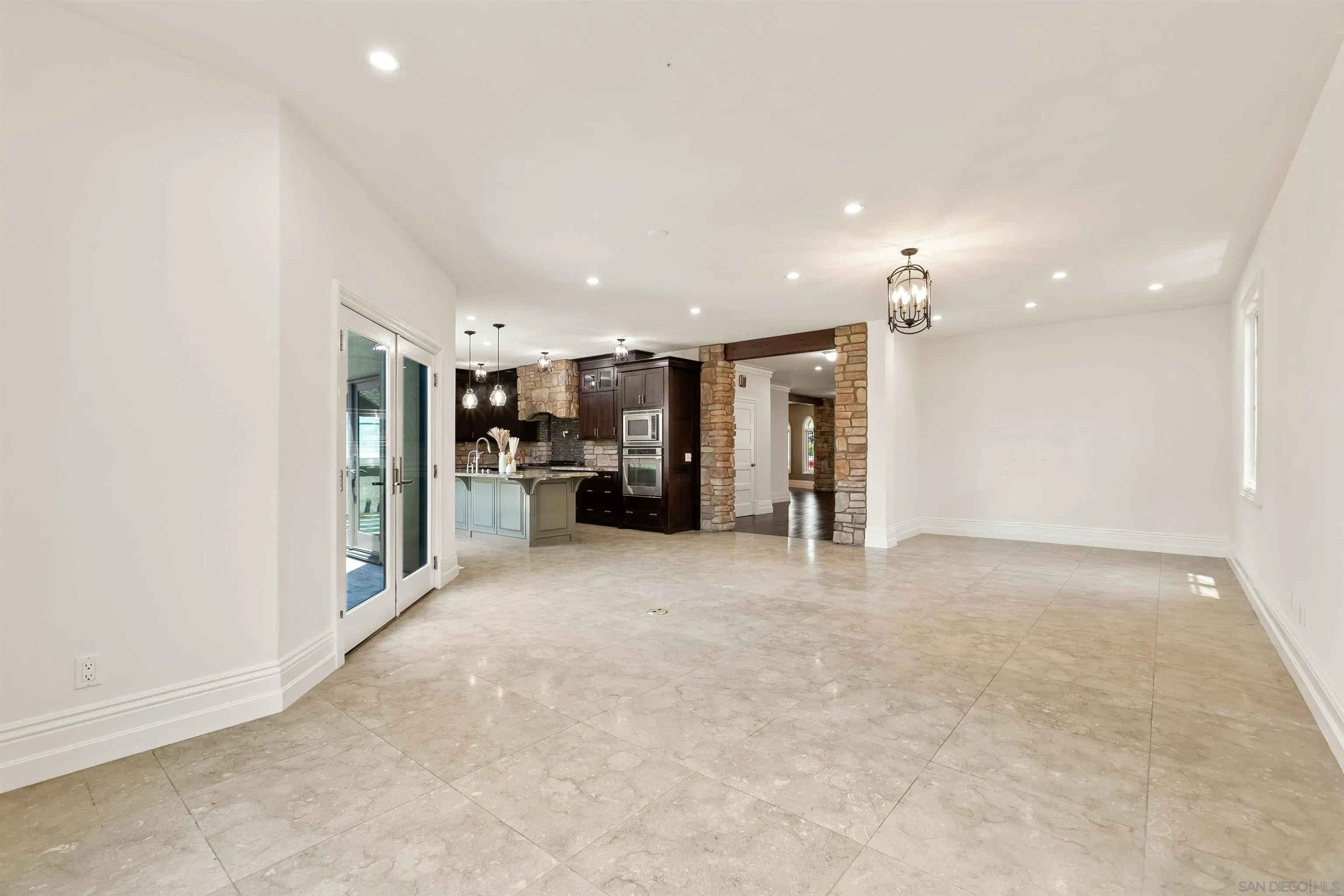 https://cdn.realtyfeed.com/cdn/127/260012118/cb5cb23e2ef43864dd357f3470273622.webp