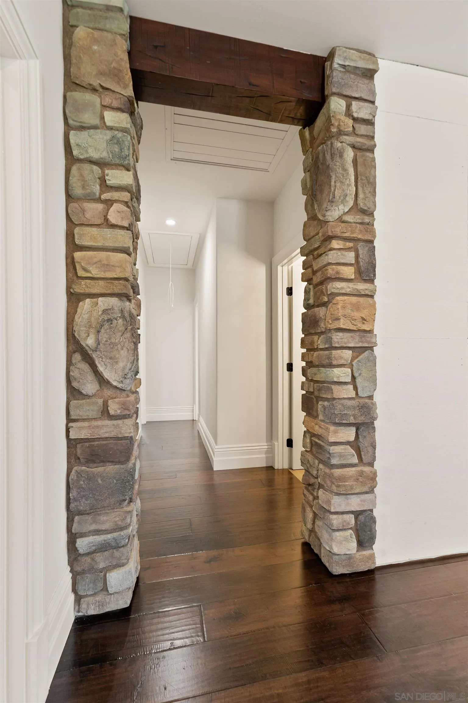 https://cdn.realtyfeed.com/cdn/127/260012118/cdd32a2ad507de153cf023031c86e440.webp
