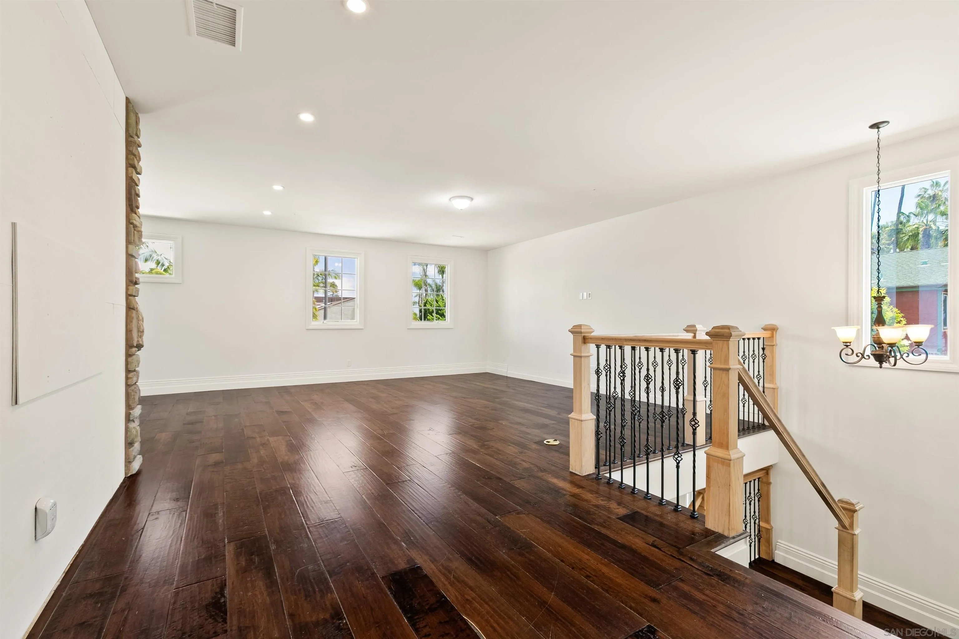 https://cdn.realtyfeed.com/cdn/127/260012118/dabc5213a331bb56b875e27835048578.webp
