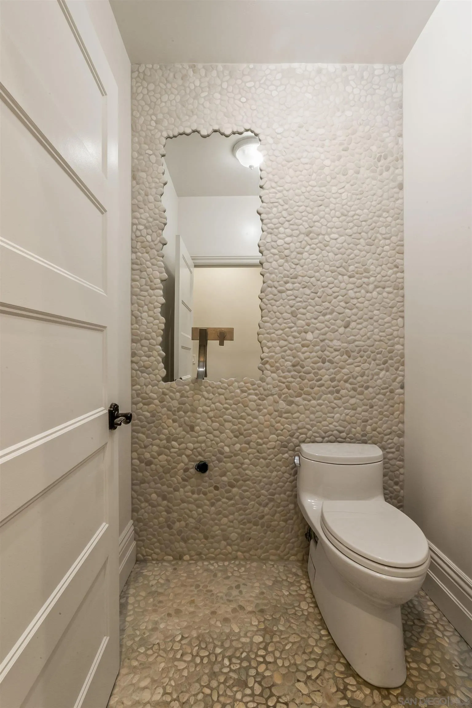 https://cdn.realtyfeed.com/cdn/127/260012118/dd4a746bc126fcd57e397c6d4fd5a408.webp
