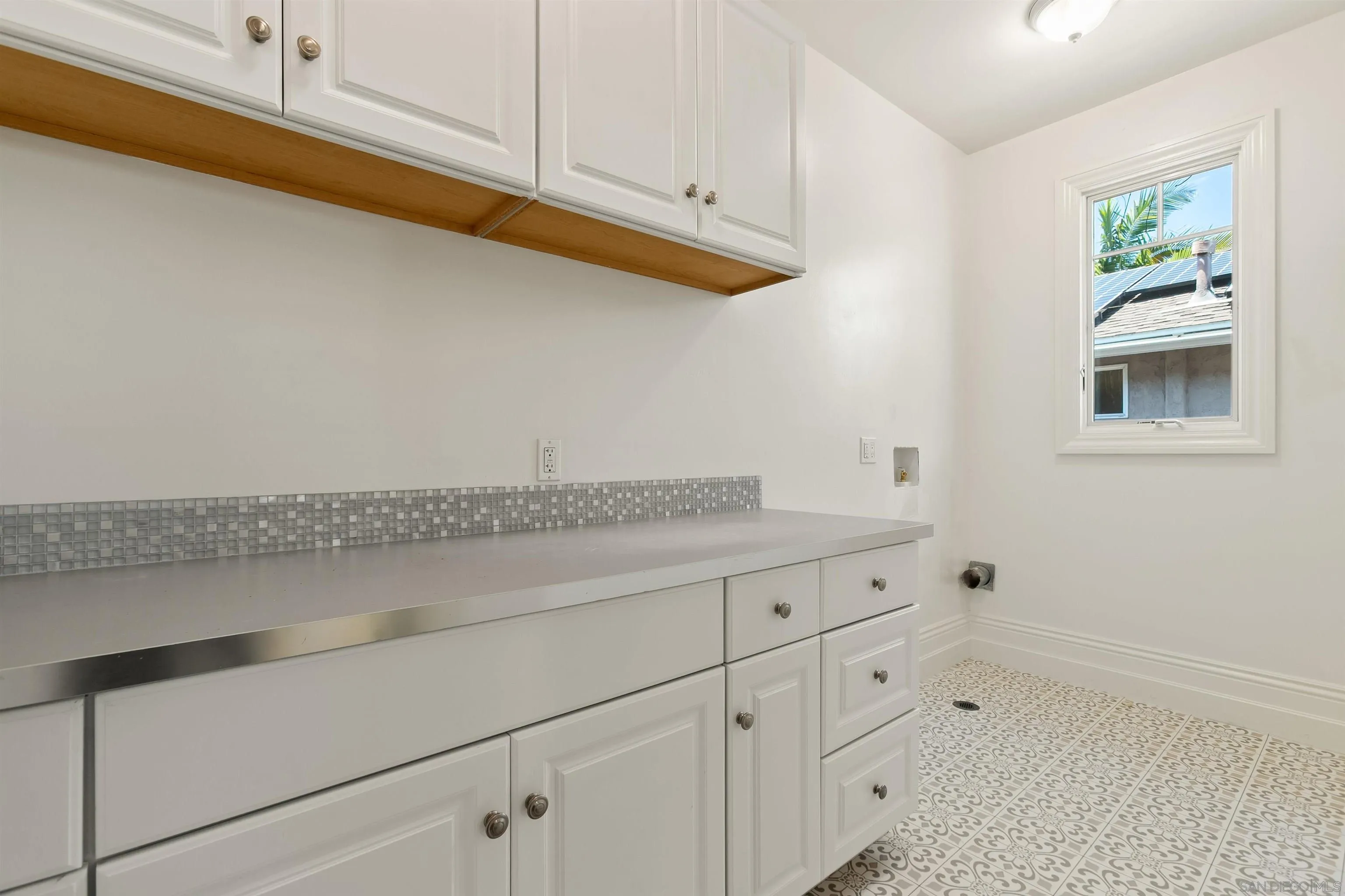 https://cdn.realtyfeed.com/cdn/127/260012118/e52beb17557ebdb70952d7f3d9f7383a.webp
