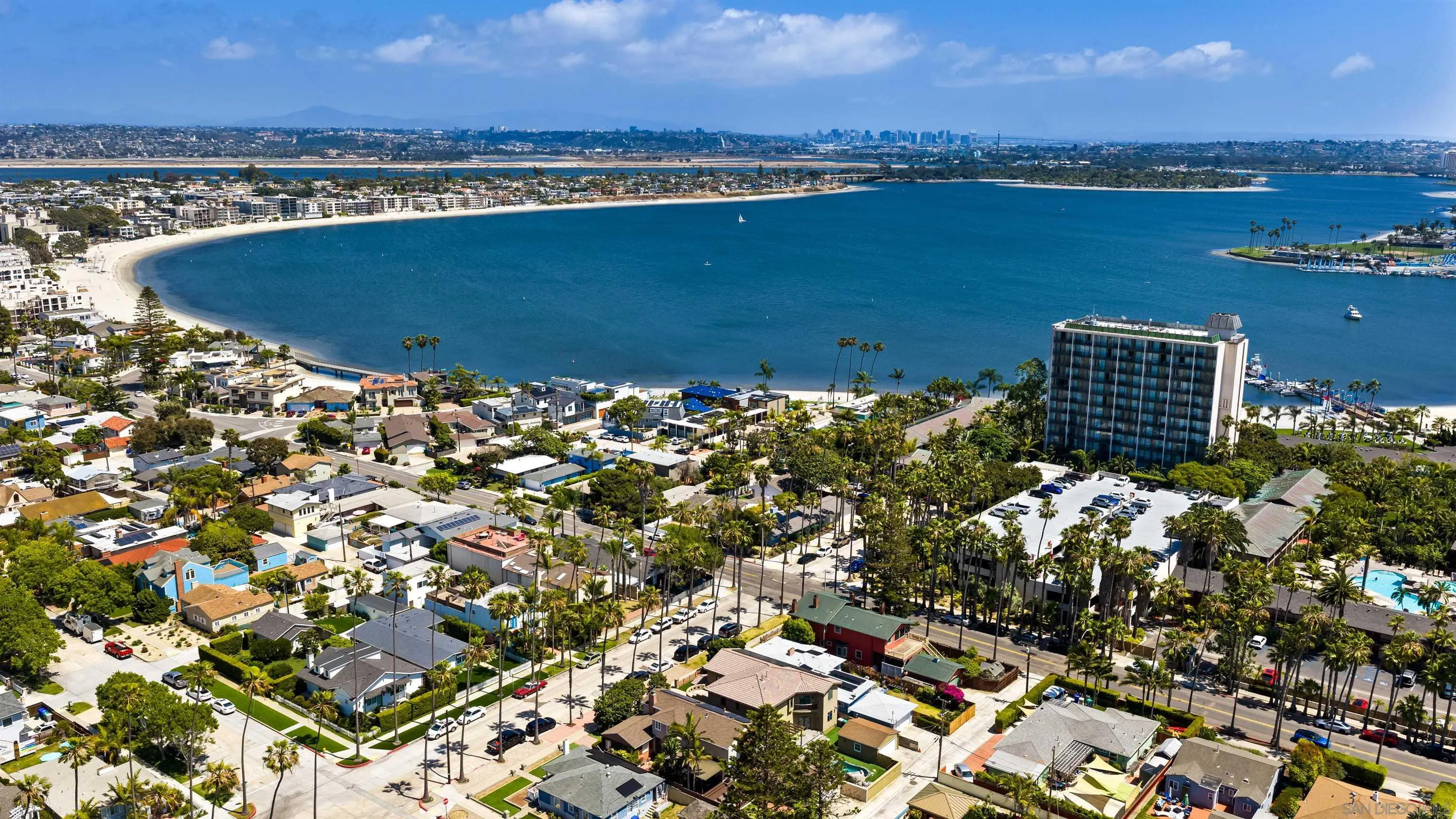 https://cdn.realtyfeed.com/cdn/127/260012118/f2cae5364ca2d988019bab480ef6c169.webp