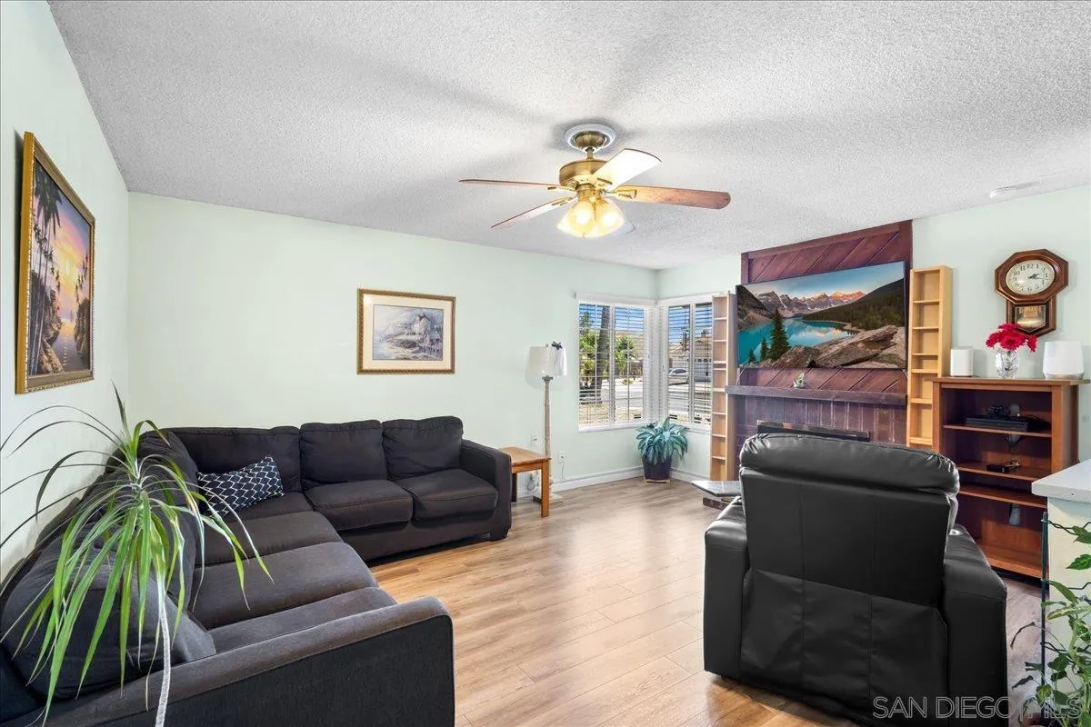 https://cdn.realtyfeed.com/cdn/127/260012119/2cdcb7507c5931fa48ee99f68cffe893.webp