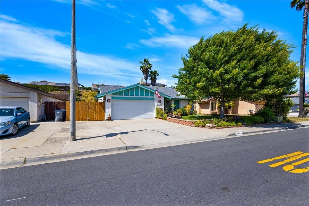 https://cdn.realtyfeed.com/cdn/127/260012119/8a5cb2986efebe0622a5b5bbc1f70cf1.webp
