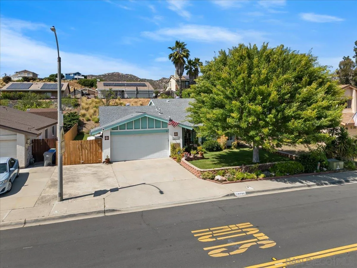 https://cdn.realtyfeed.com/cdn/127/260012119/b98fc43debbde8ee176993d7ca1d2253.webp