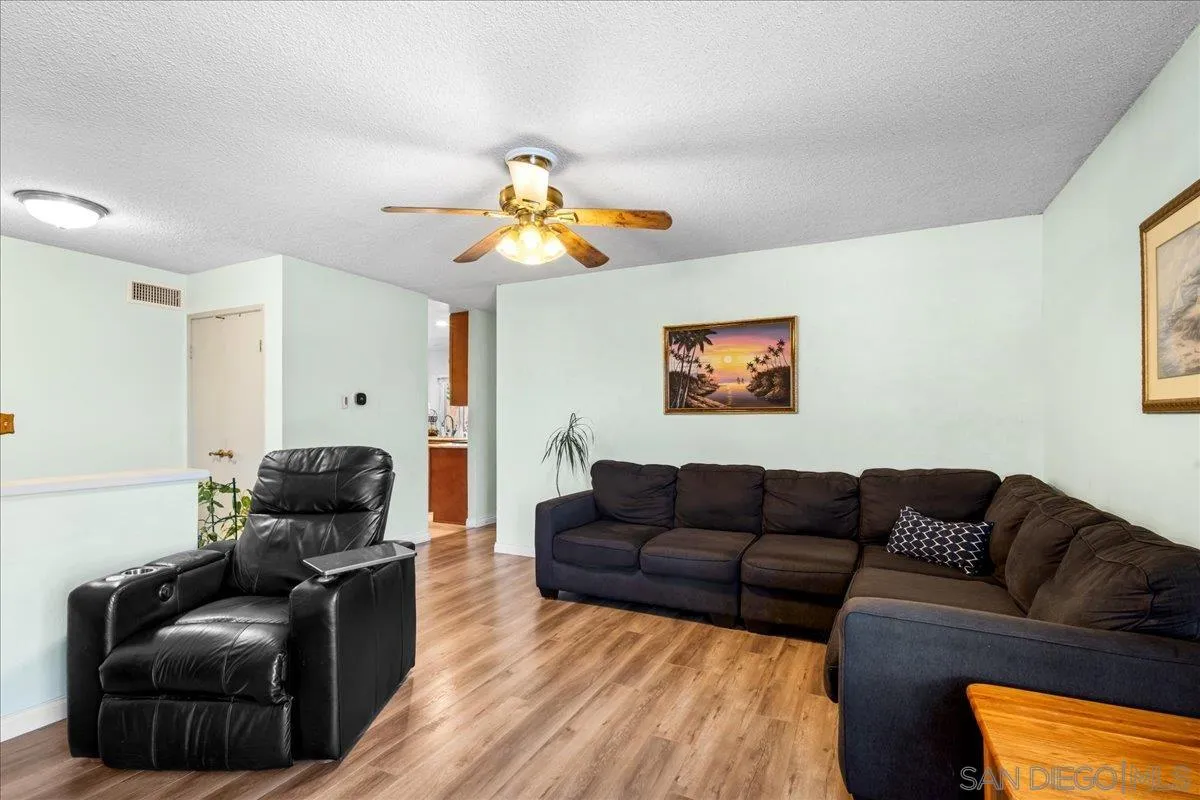 https://cdn.realtyfeed.com/cdn/127/260012119/cbbda4324f9673d412aa5486870fce22.webp