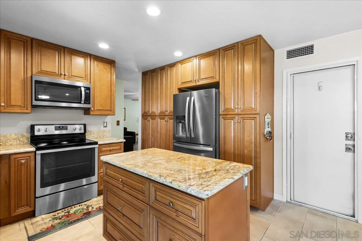 https://cdn.realtyfeed.com/cdn/127/260012119/f0e4db76dc9170fe0caef02fbab3e8b1.webp