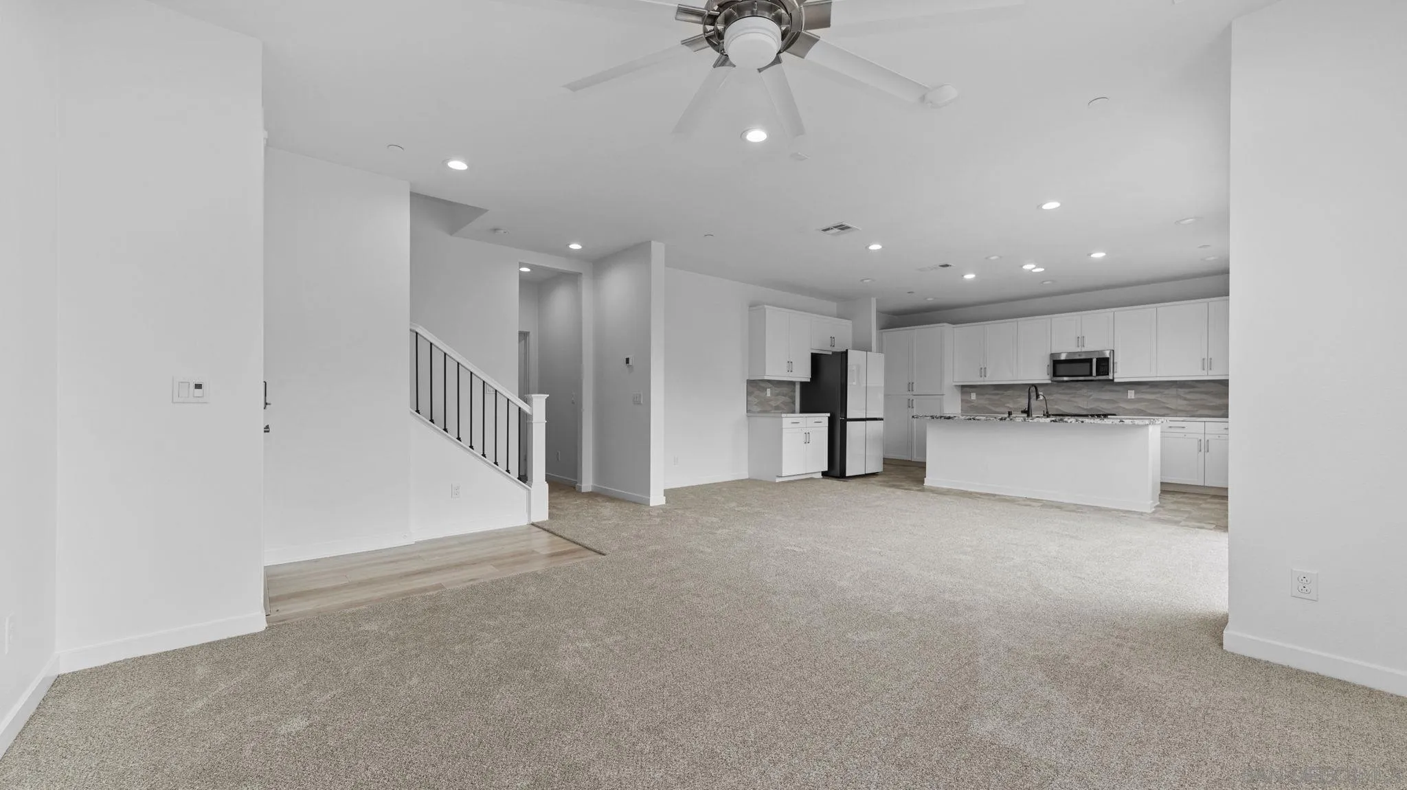 https://cdn.realtyfeed.com/cdn/127/260012121/25dcd8d2e412dc7af4447dae05a9aa53.webp