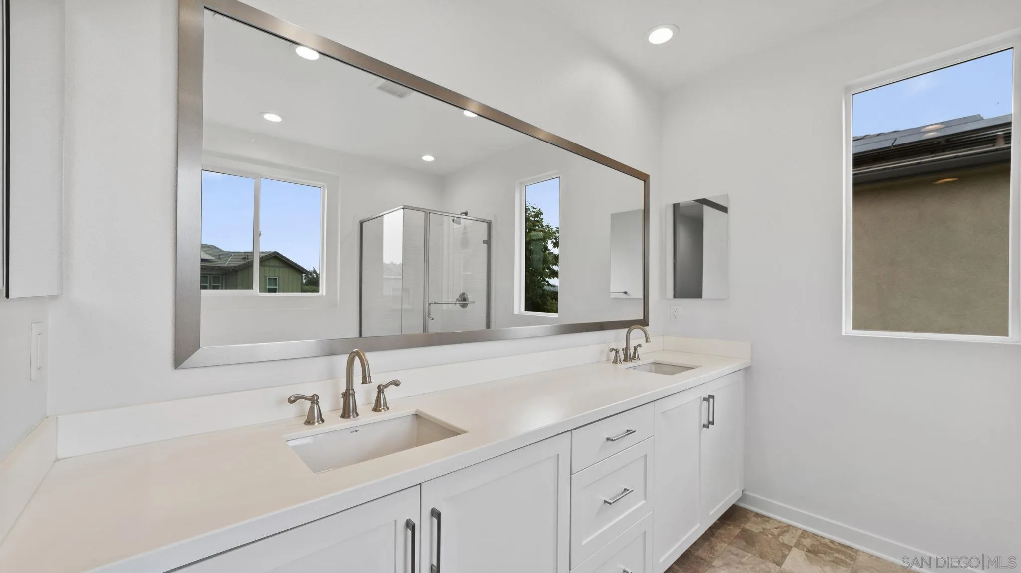 https://cdn.realtyfeed.com/cdn/127/260012121/2e26b29019f0b277dcddd43b4c49089b.webp