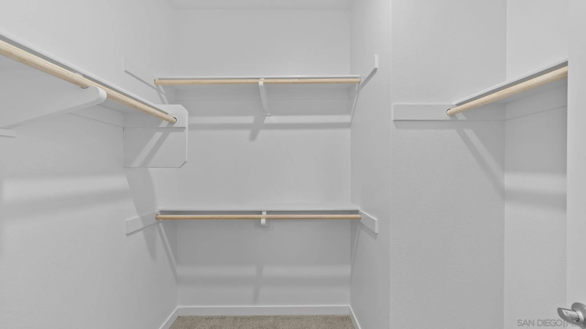 https://cdn.realtyfeed.com/cdn/127/260012121/adfdcdb8883a51e8e5374aa0dfc262e3.webp