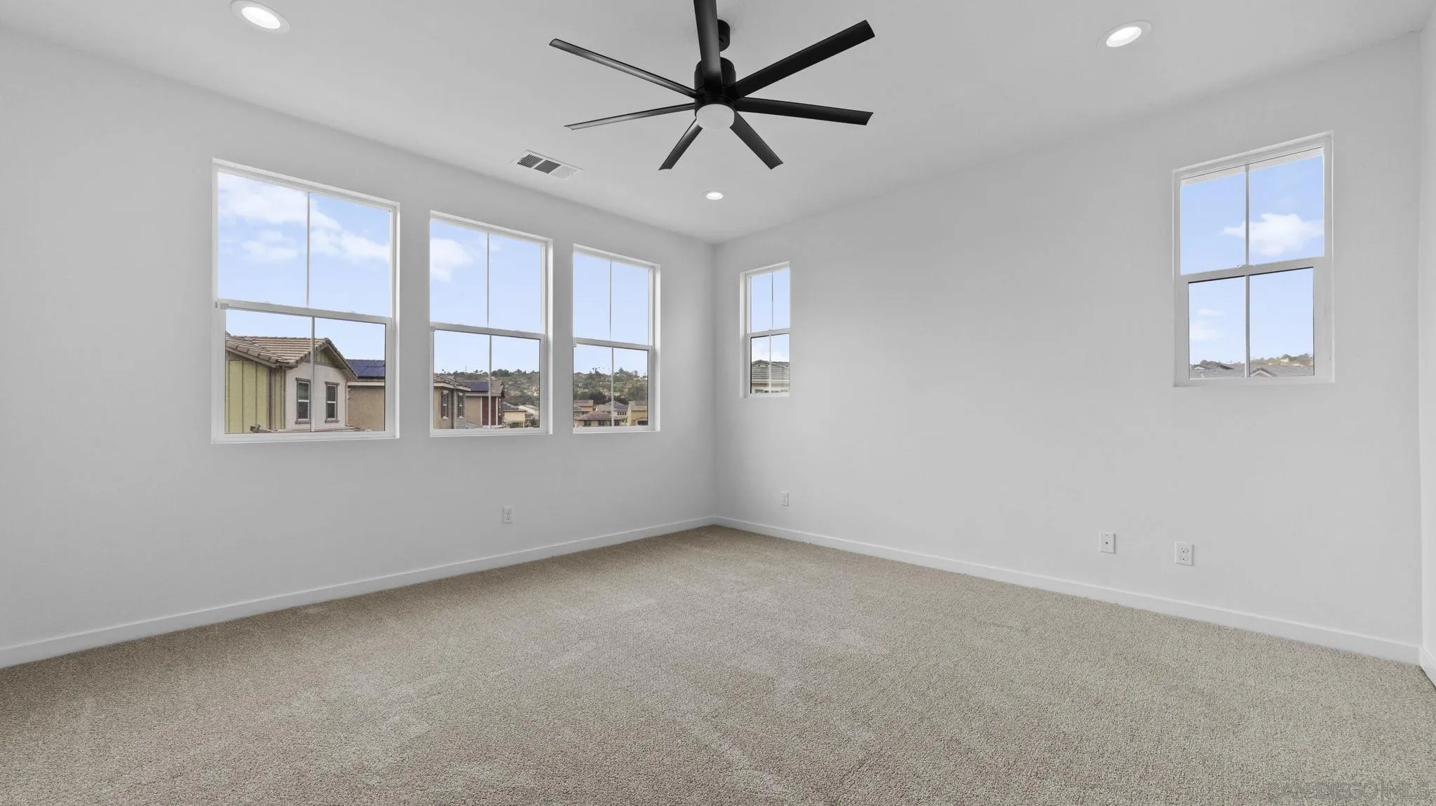 https://cdn.realtyfeed.com/cdn/127/260012121/fbff6942c9606fce2cb7328ad180fa9d.webp