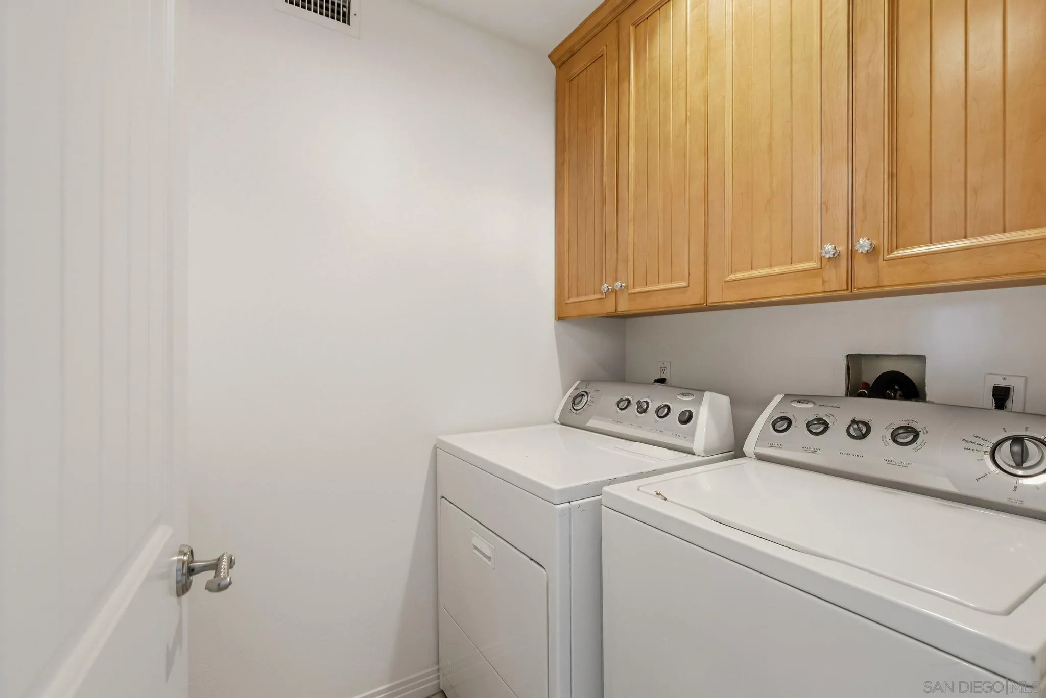 https://cdn.realtyfeed.com/cdn/127/260012131/1deb18f4dd8c393baf4752e6a7785bc1.webp
