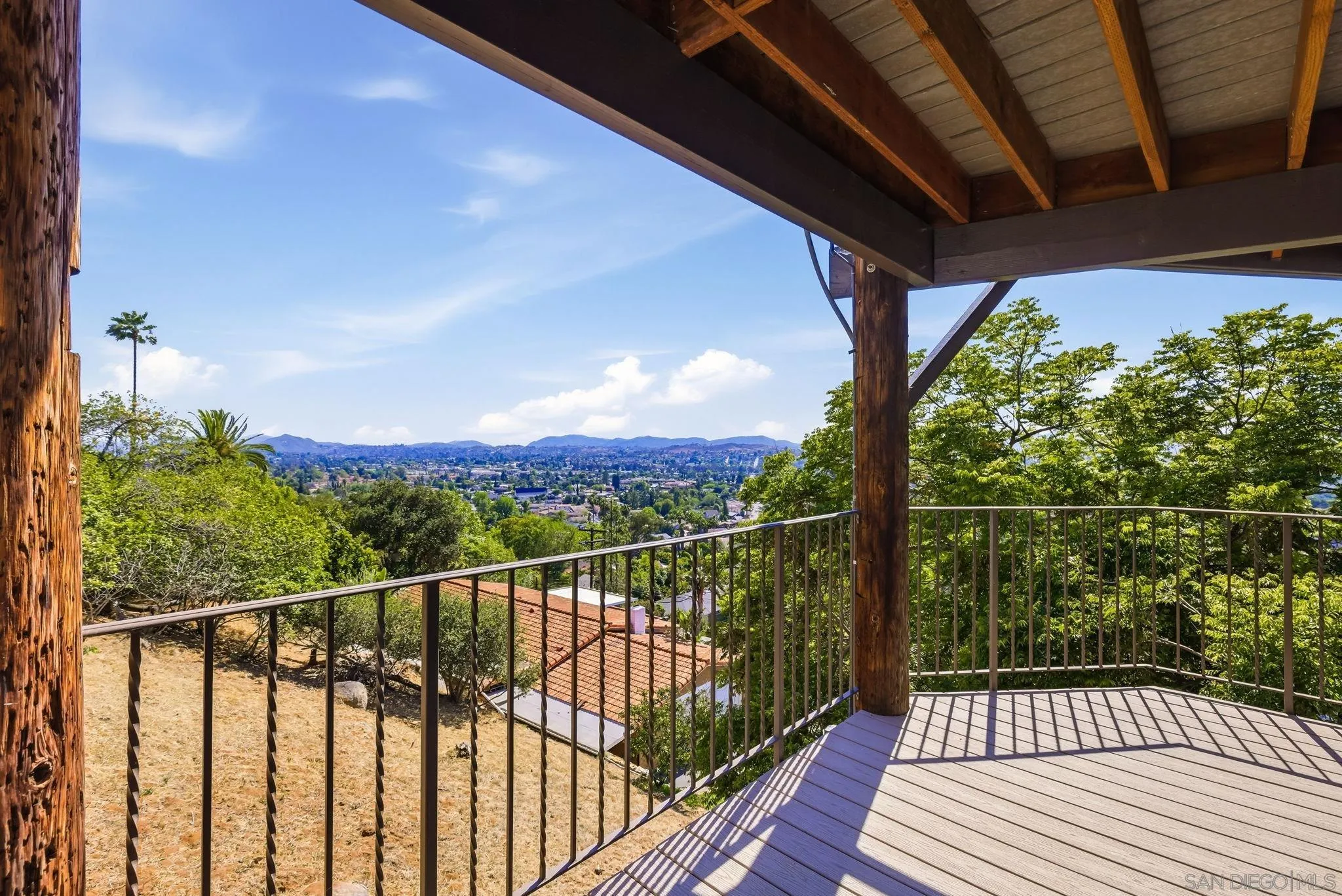 https://cdn.realtyfeed.com/cdn/127/260012131/1df5b71ebce9b61bd61efa458ee187a8.webp