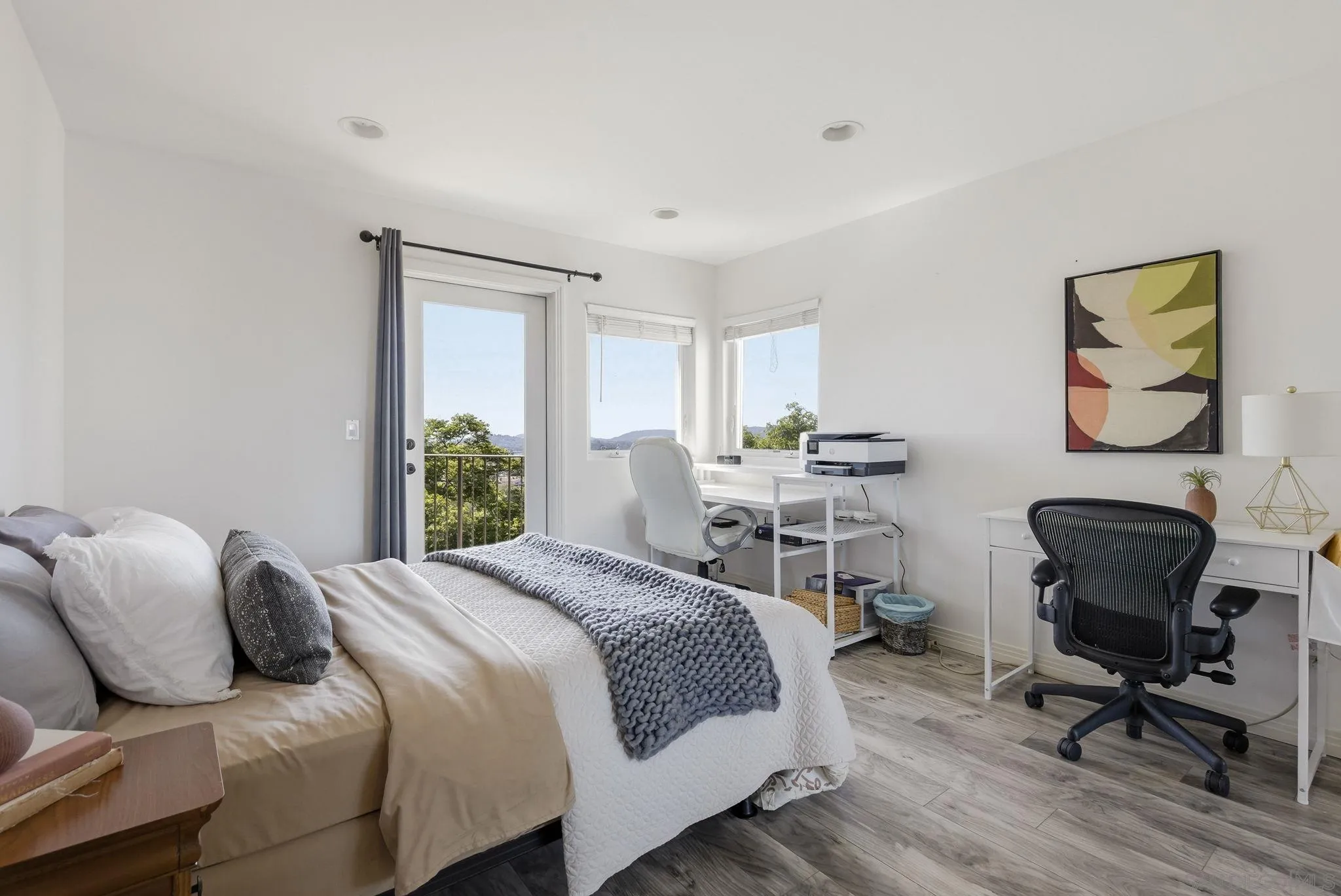 https://cdn.realtyfeed.com/cdn/127/260012131/2c76394e32406baa1567924813bf2b17.webp