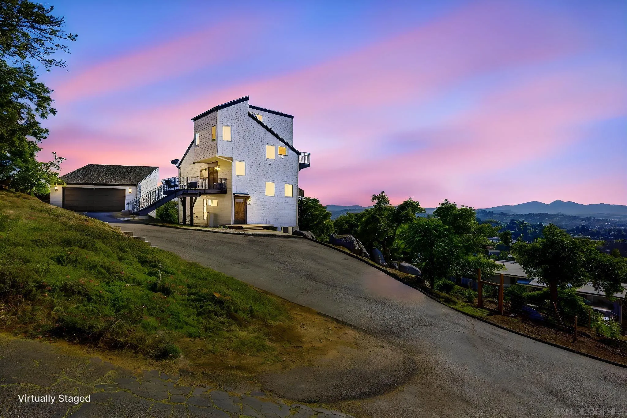 https://cdn.realtyfeed.com/cdn/127/260012131/618119eb8213fb7e194003099fe55c34.webp