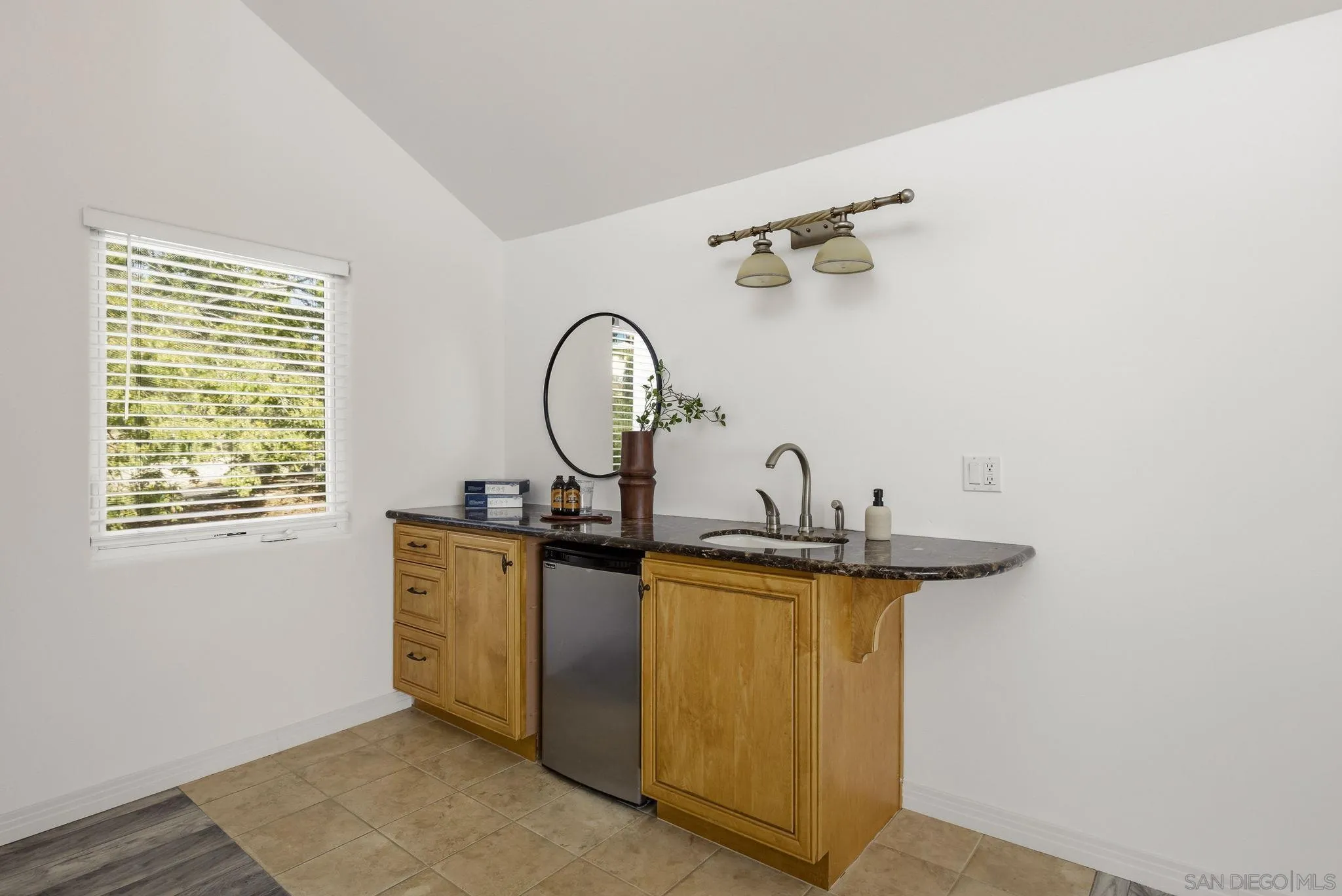 https://cdn.realtyfeed.com/cdn/127/260012131/89f828fb6af83273bfb99954ab3faab8.webp