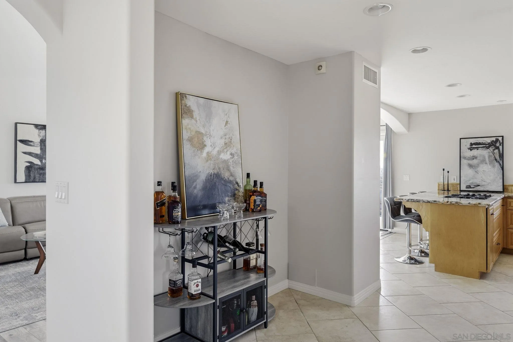 https://cdn.realtyfeed.com/cdn/127/260012131/9a39165a1dd7fdf1ba531014fcf4d4dc.webp