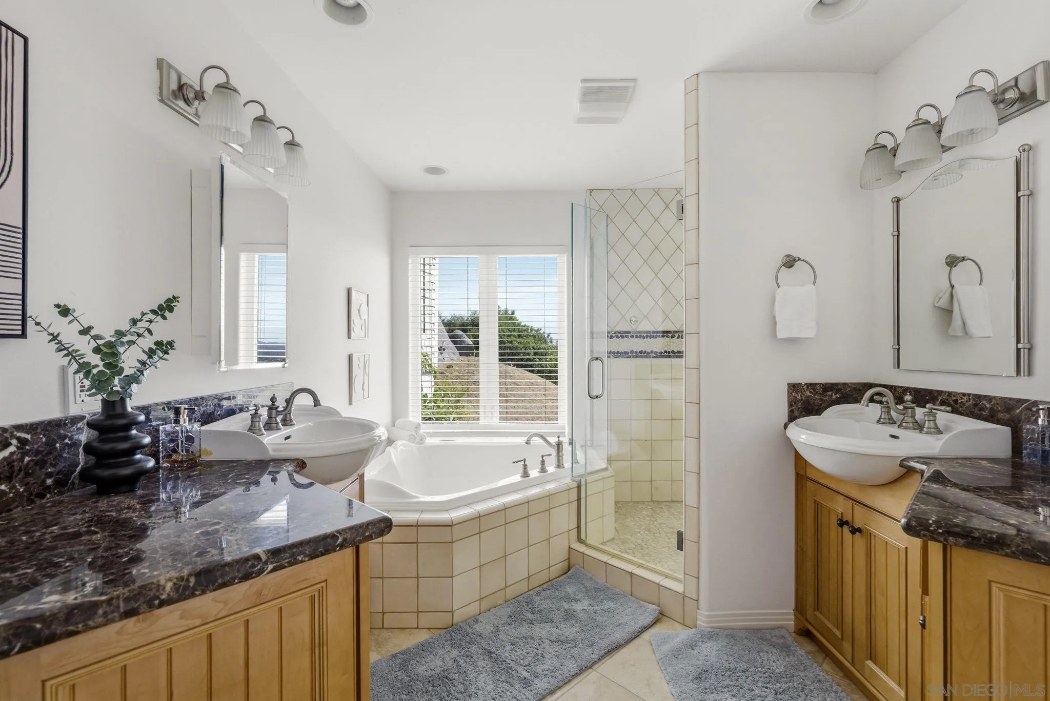 https://cdn.realtyfeed.com/cdn/127/260012131/9e4ff54432f62581c19a5f344408abe7.webp