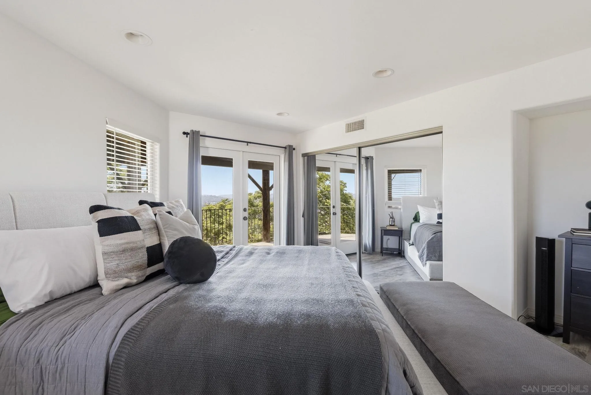 https://cdn.realtyfeed.com/cdn/127/260012131/a0be89f9d7eb359d427b6c270c54e16e.webp