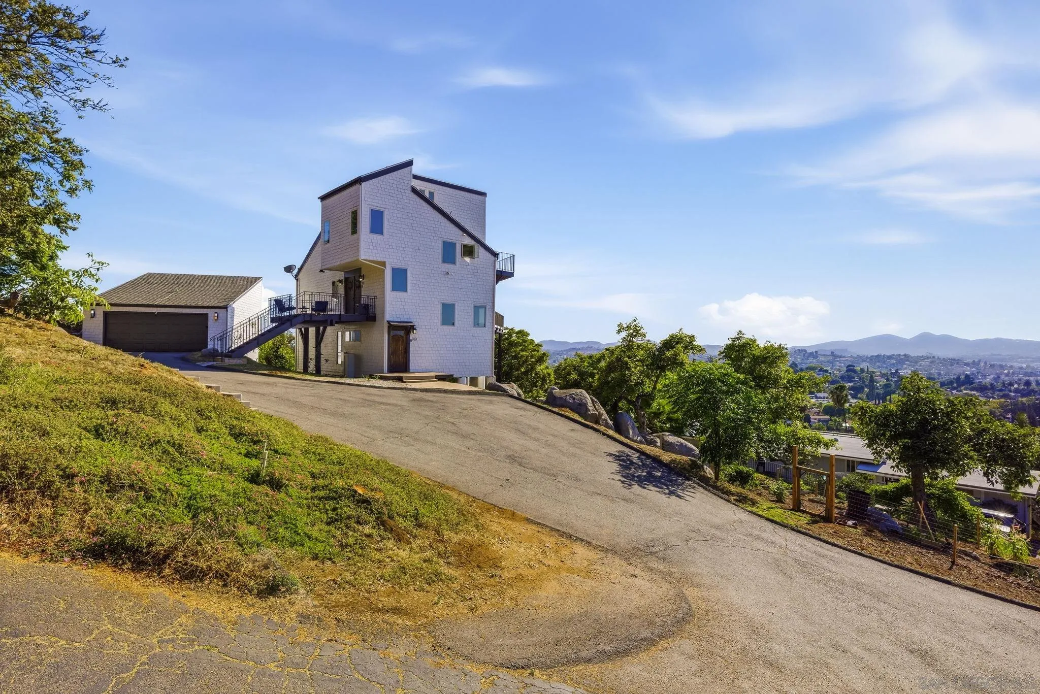 https://cdn.realtyfeed.com/cdn/127/260012131/d027bab7d3dcb1dc4ecabbf2910c707b.webp