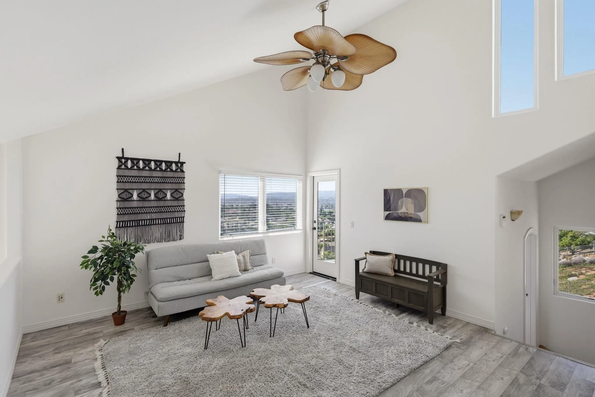 https://cdn.realtyfeed.com/cdn/127/260012131/edaf0b7b7b15459bd486d3f6bc258df0.webp