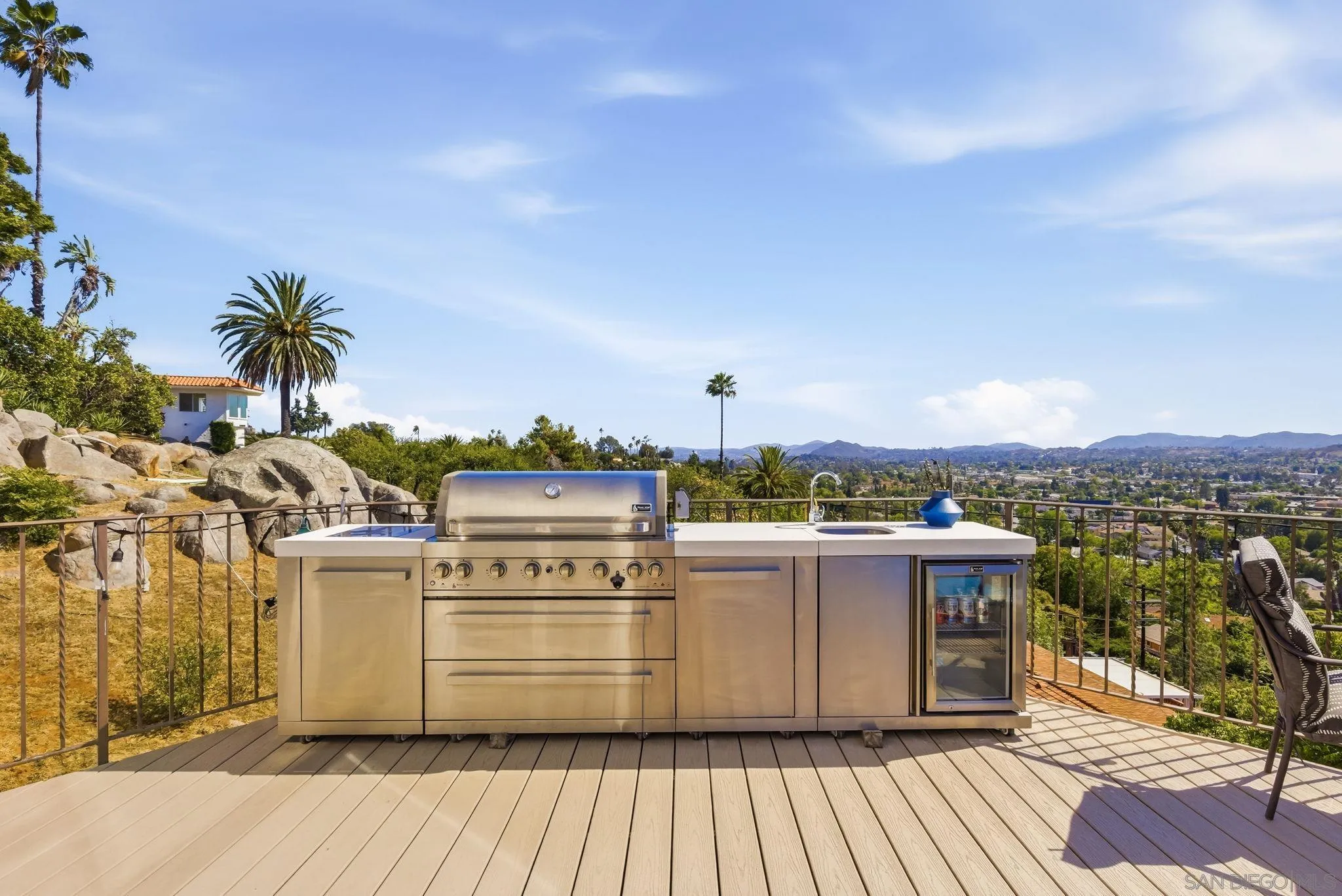 https://cdn.realtyfeed.com/cdn/127/260012131/edda56034949155fe1aca3e588cdc9f0.webp