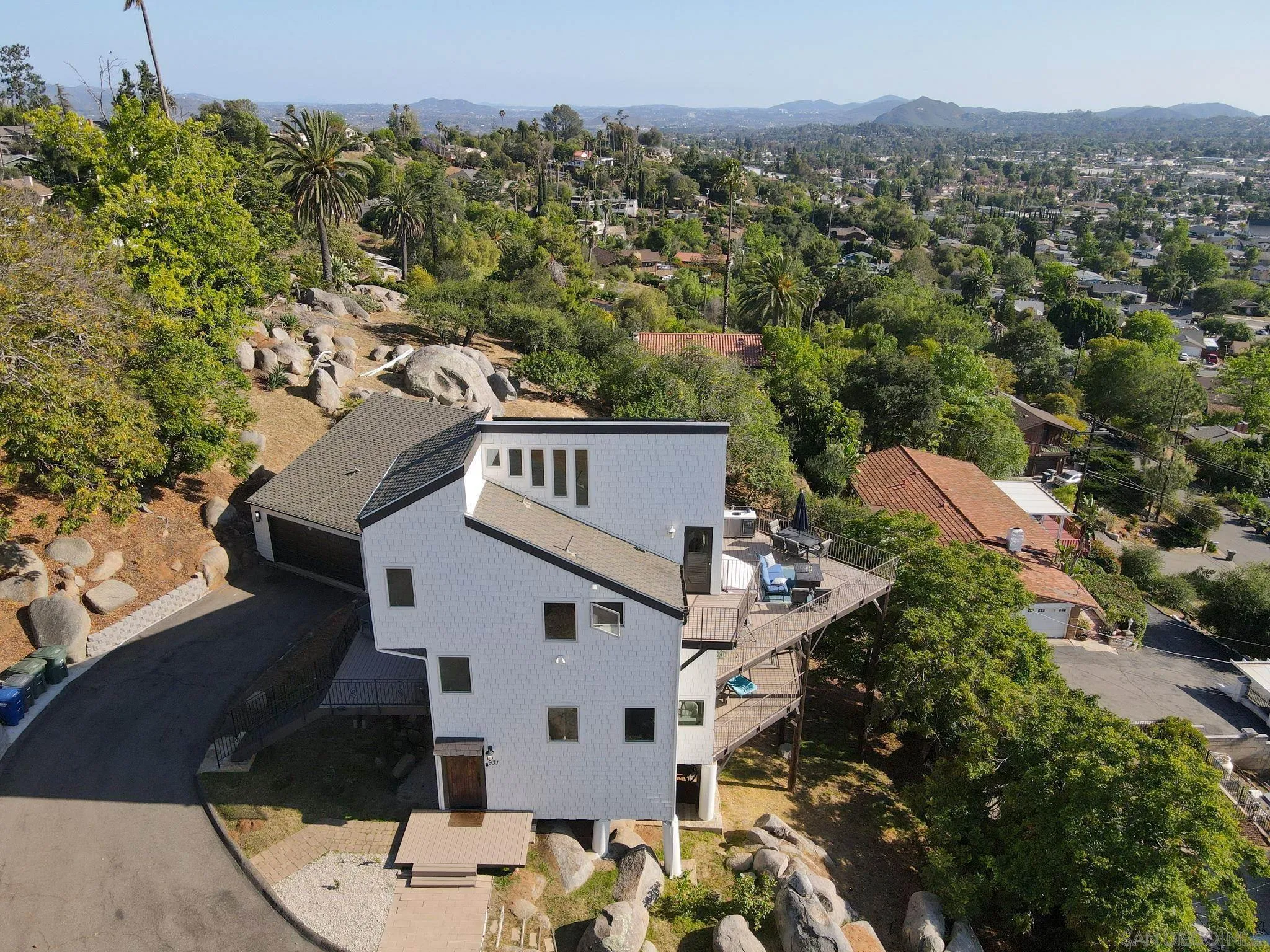 https://cdn.realtyfeed.com/cdn/127/260012131/fb5b7adf47f706e119f443b2ac7a1258.webp