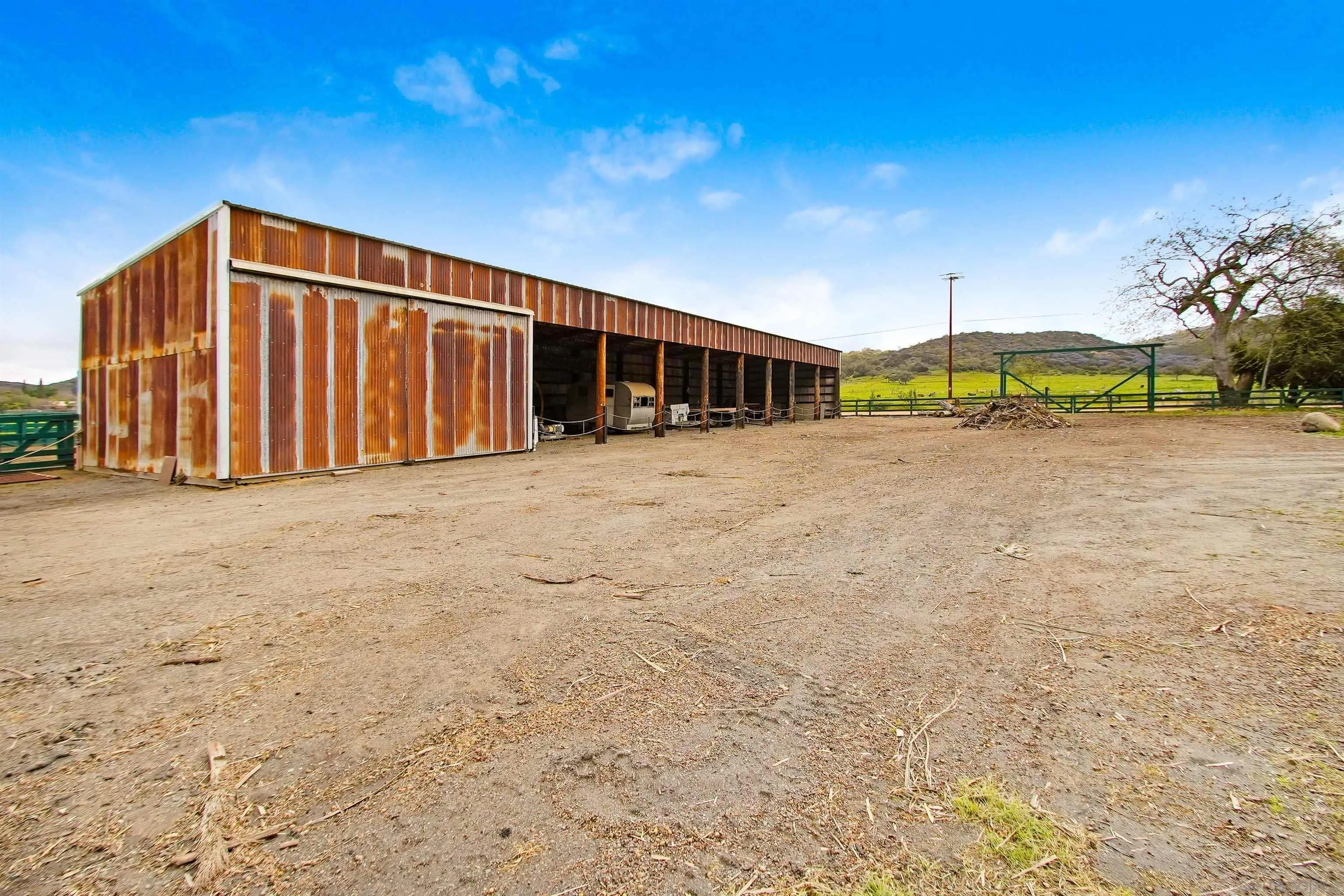 https://cdn.realtyfeed.com/cdn/127/260012132/798cd8919be1d9c1b7f40f93bc42b8ad.webp