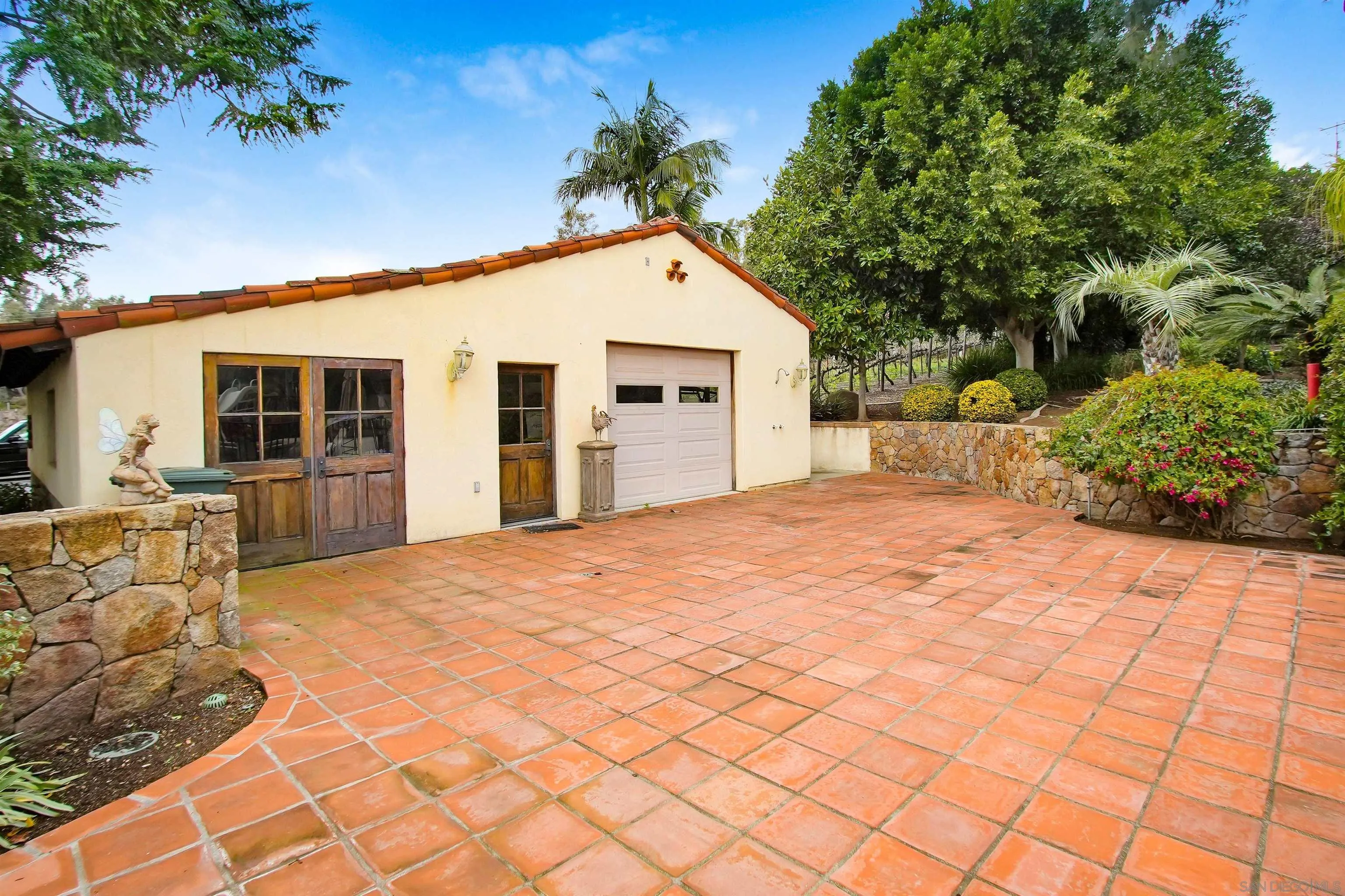 https://cdn.realtyfeed.com/cdn/127/260012132/819453b29997fd18c2f9791a3e3202e0.webp