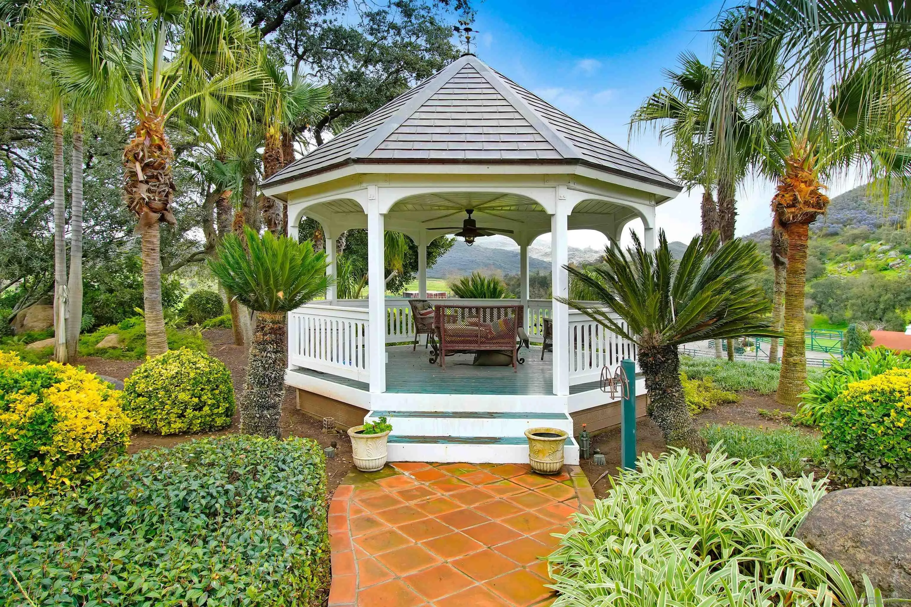 https://cdn.realtyfeed.com/cdn/127/260012132/b41c96f5ed9cc4227ce8305cb030190b.webp