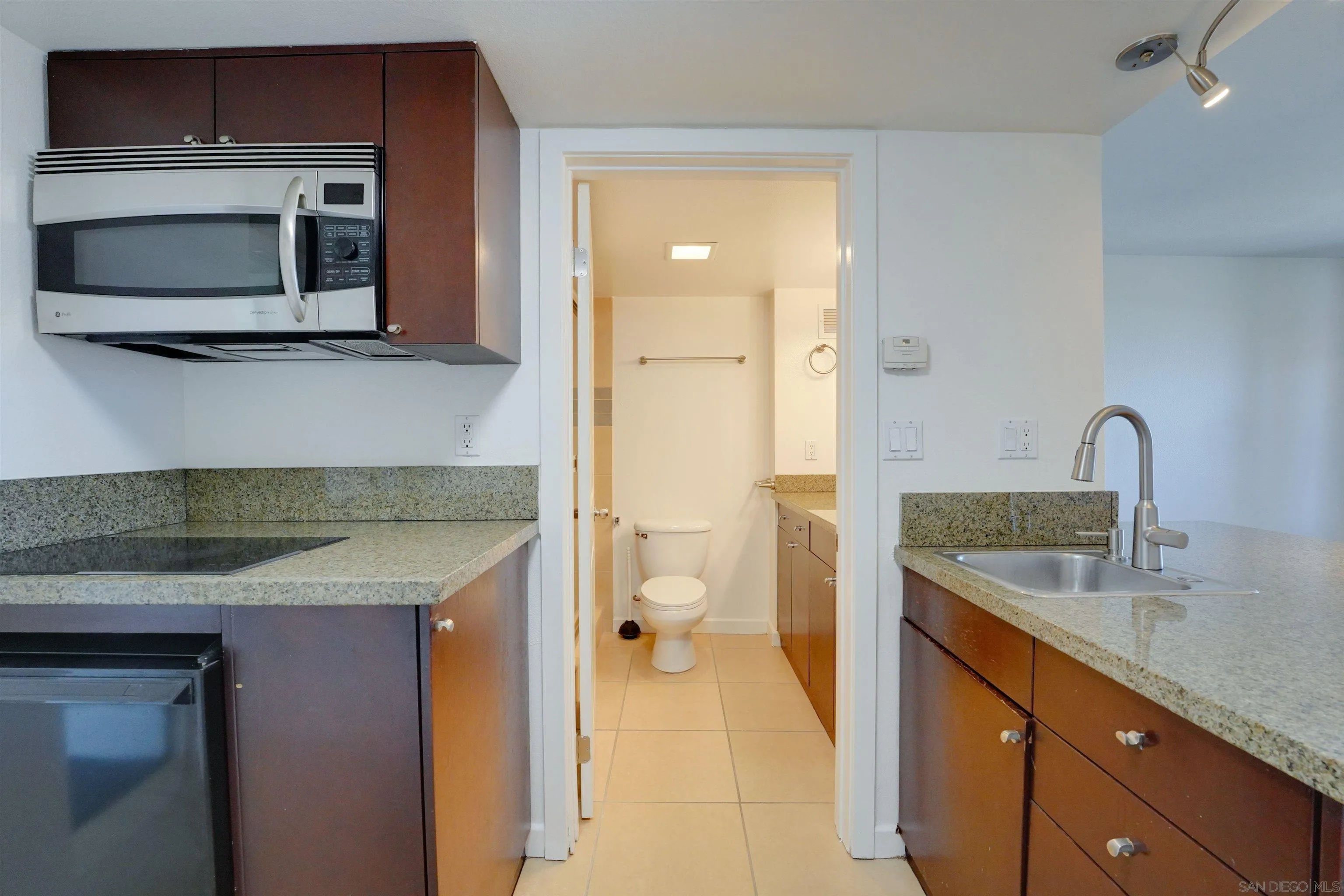 Photo #11: 260012156 Listing: Photo #11
