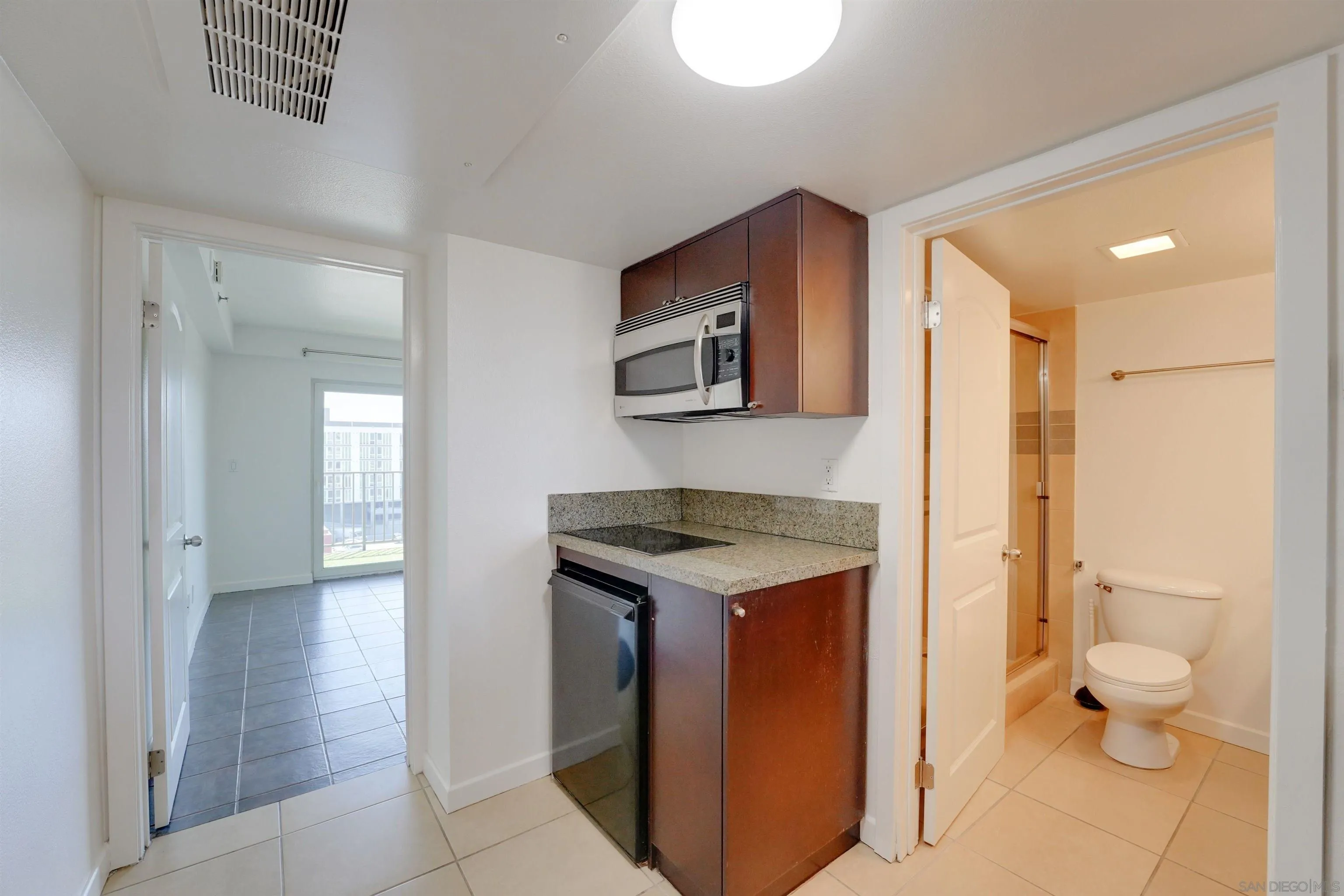 Photo #9: 260012156 Listing: Photo #9