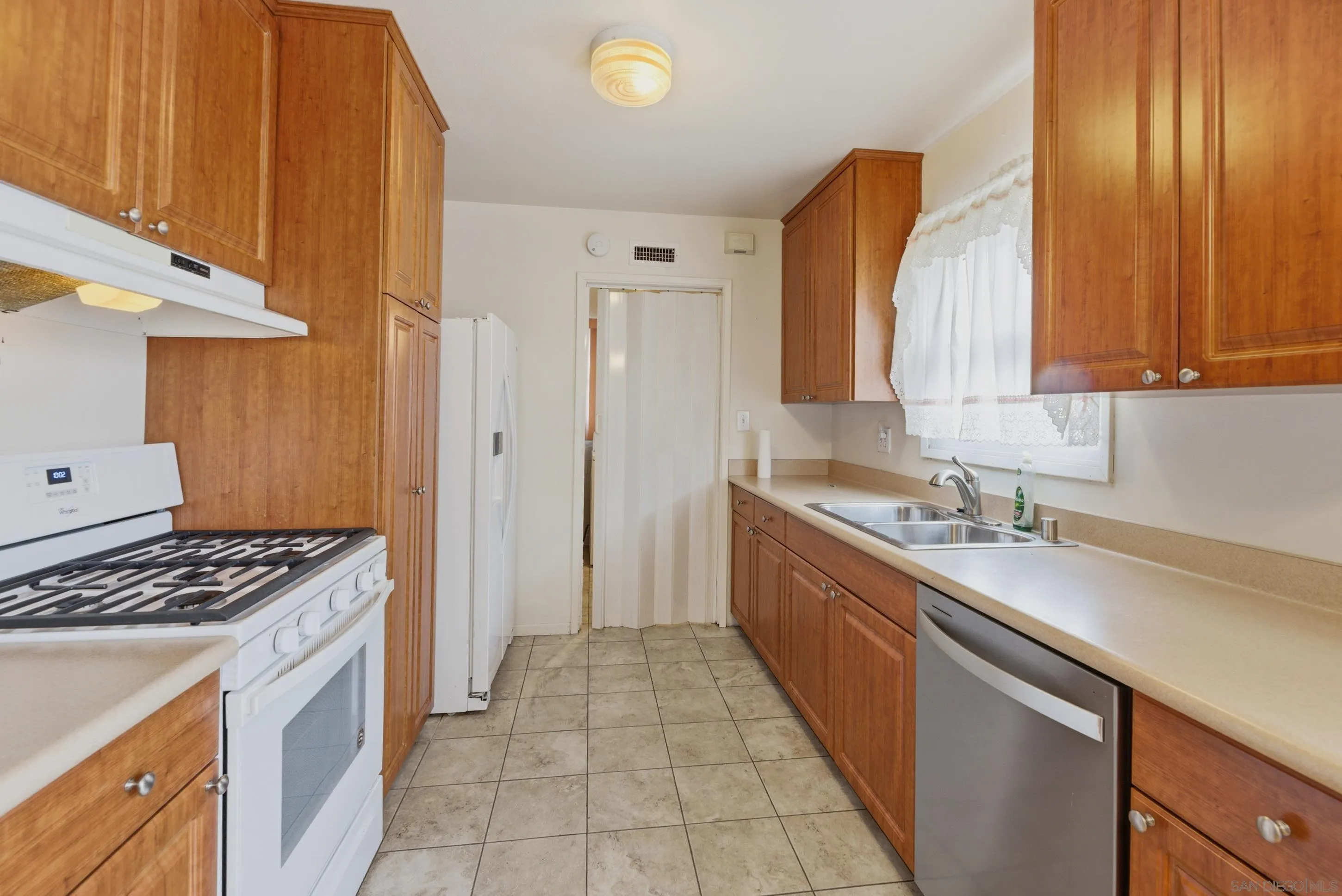 https://cdn.realtyfeed.com/cdn/127/260012161/0af183f8d782232c28e0ff007c7cbf9a.webp